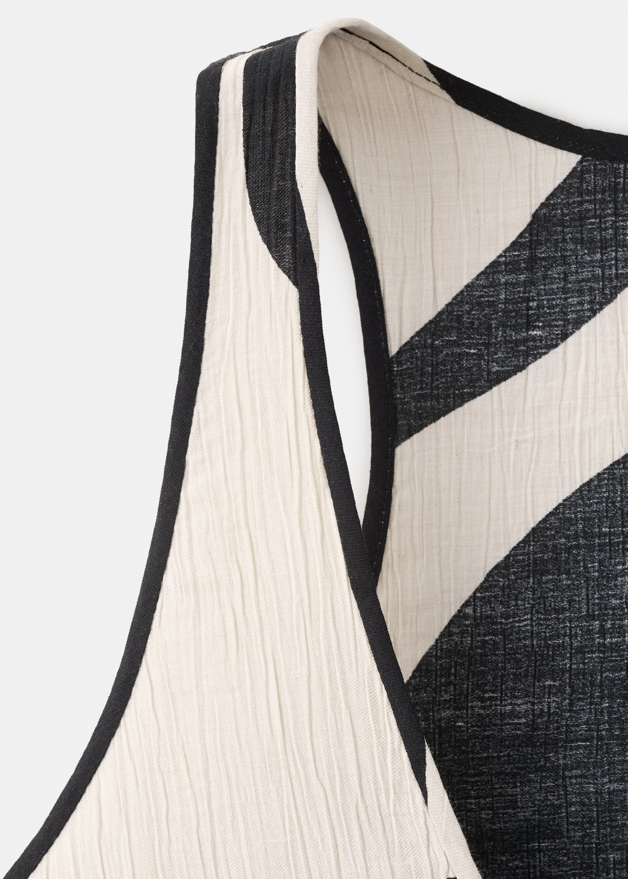 Printed crop top - Details of the article 8, Black. Ref: 27055833-00.