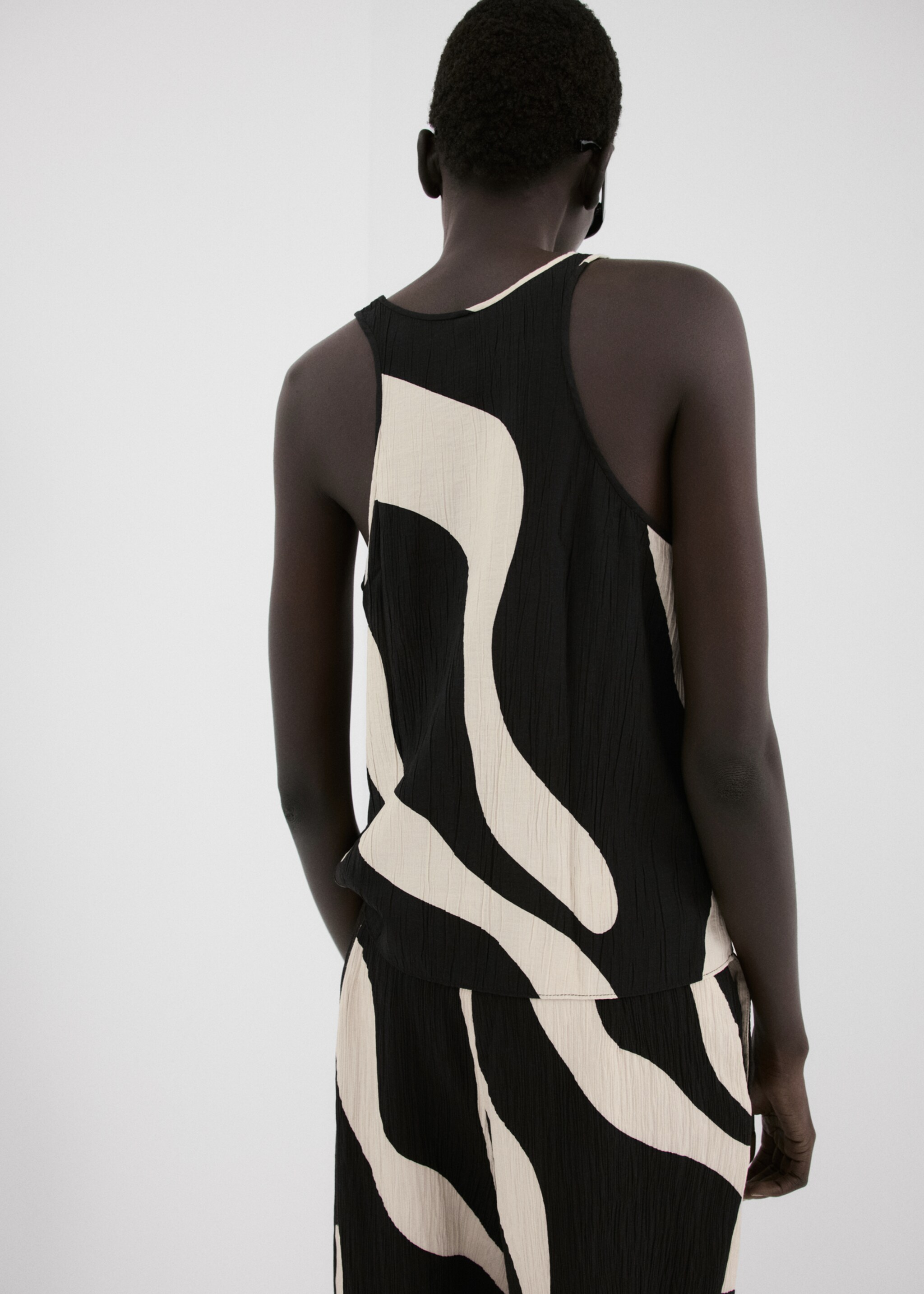 Printed crop top - Reverse of the article, Black. Ref: 27055833-00.