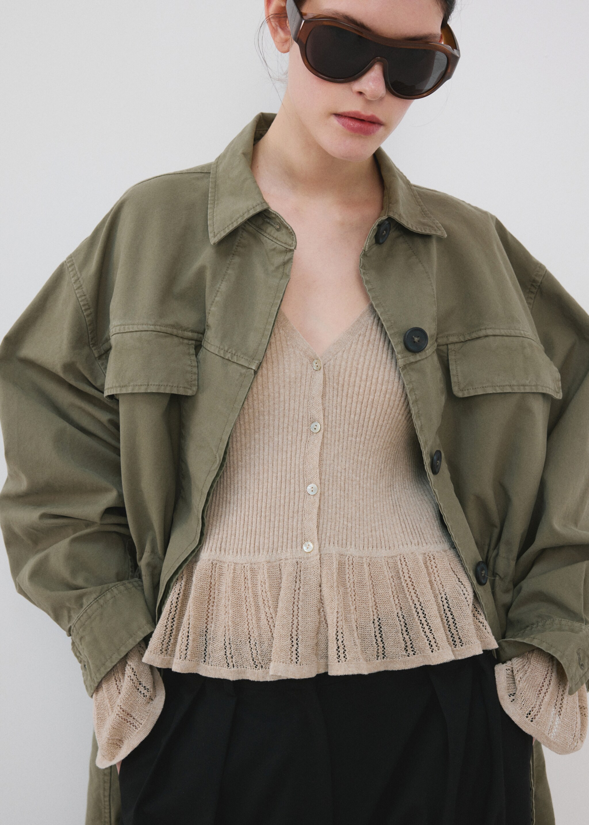 Ruffle  knit cardigan - Details of the article 2, Sand. Ref: 27055840-00.