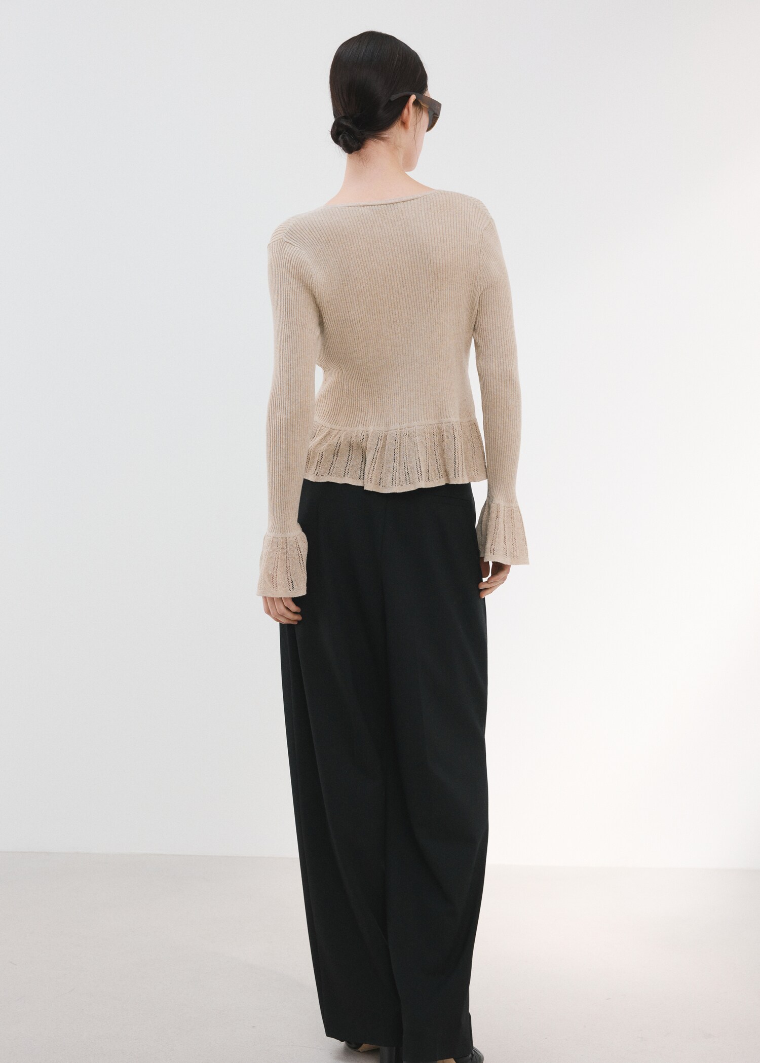 Ruffle  knit cardigan - Reverse of the article