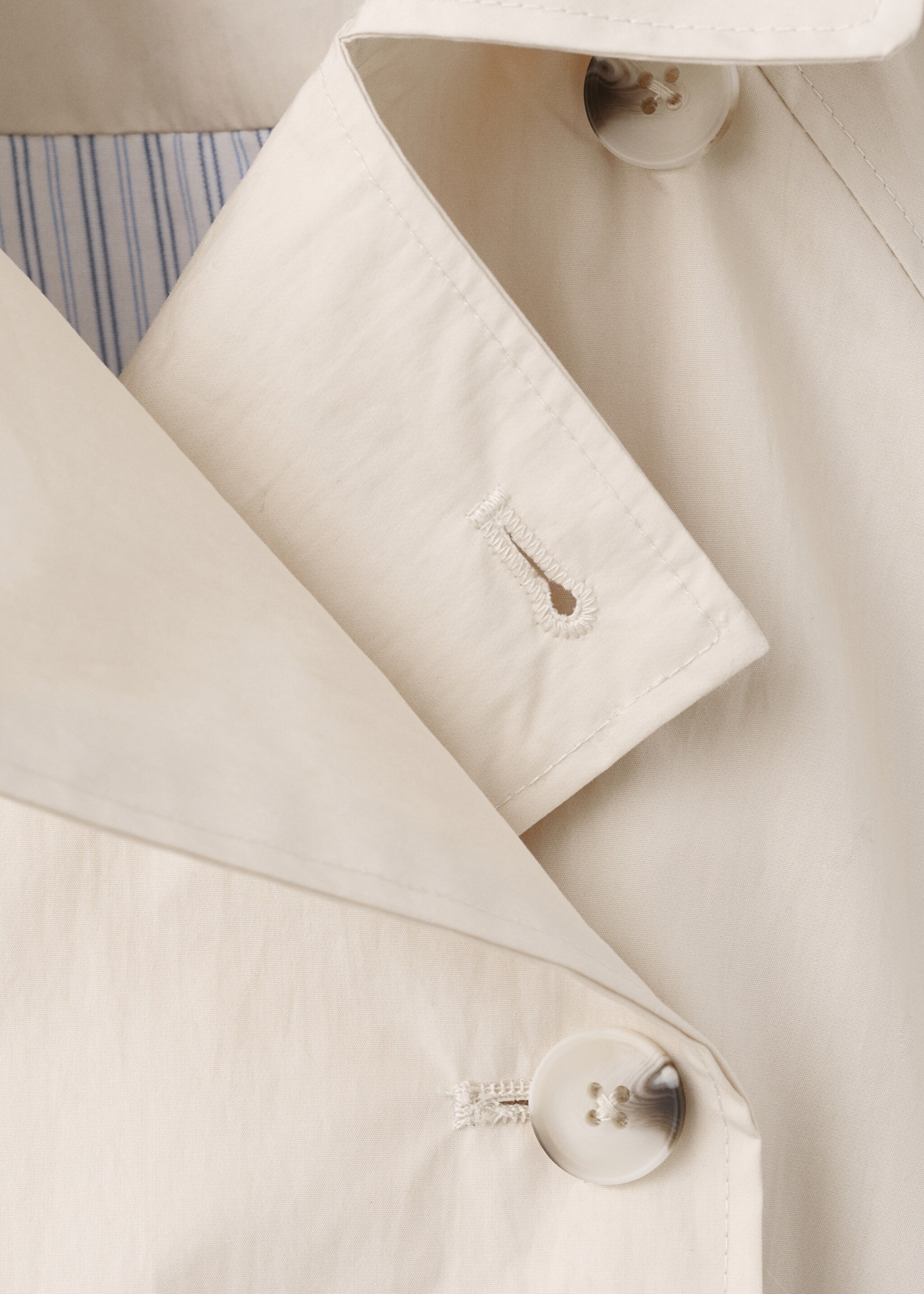 Trench doble botonadura - Detalle del artículo 8, Crudo. Ref: 27055930-00.