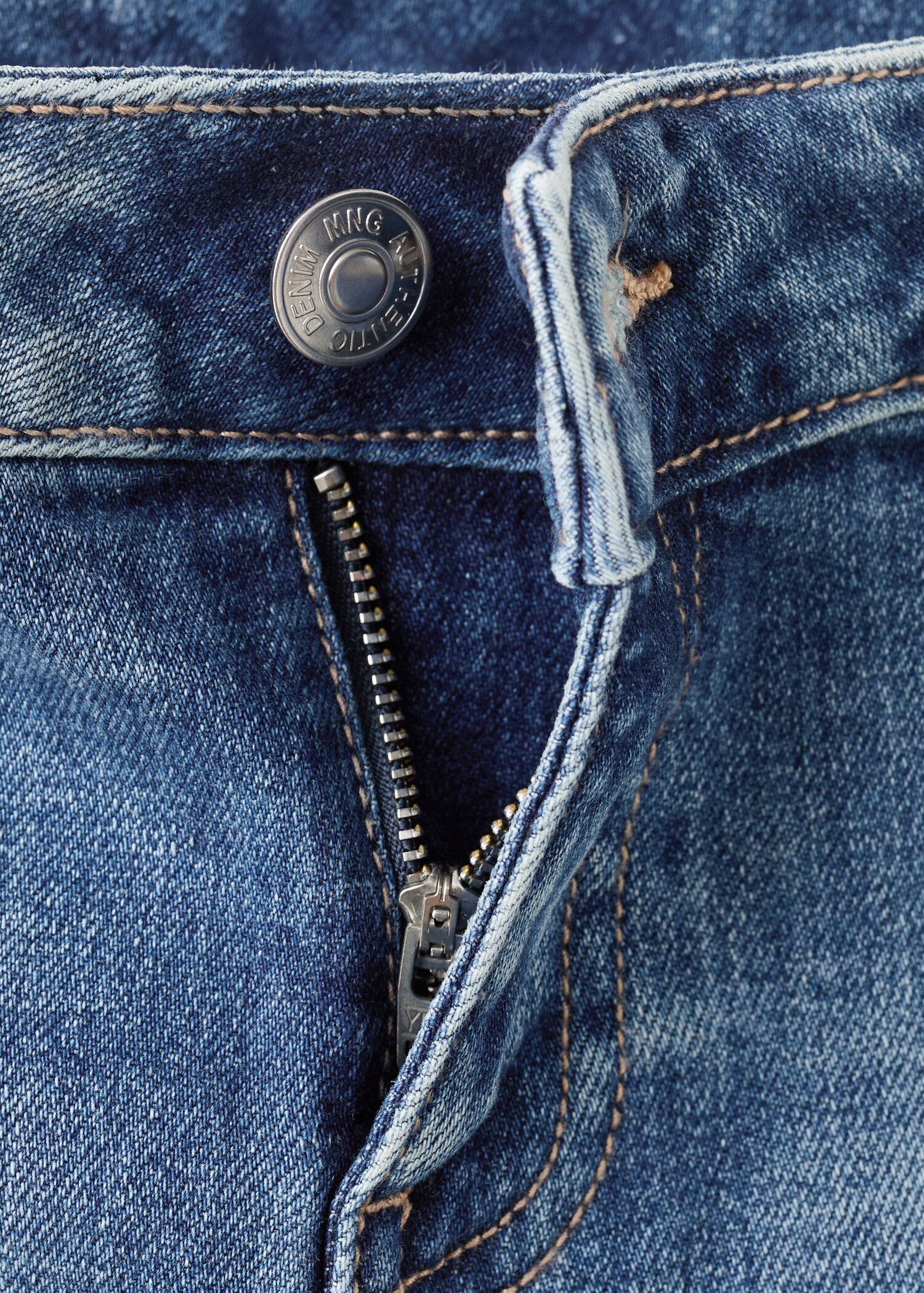 Low-rise denim shorts - Details of the article 8