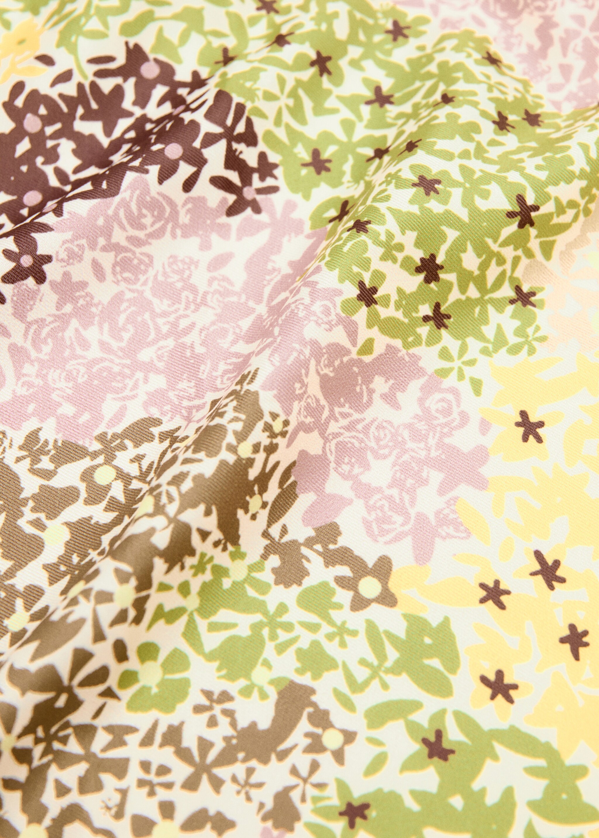 Foulard à fleurs - Plan moyen, Grenat. Ref: 27055950-00.