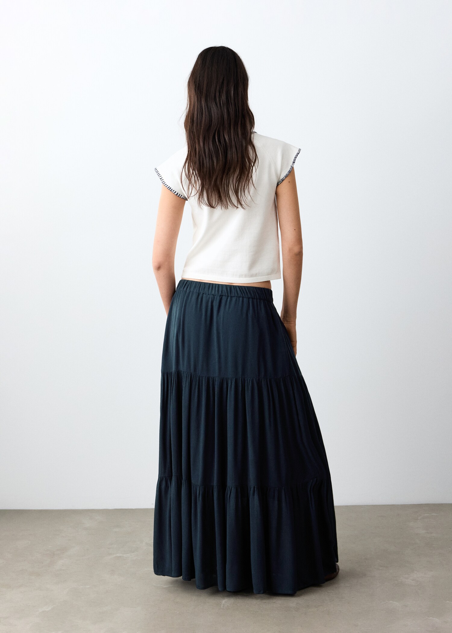 Flowing panel skirt - Reverse of the article