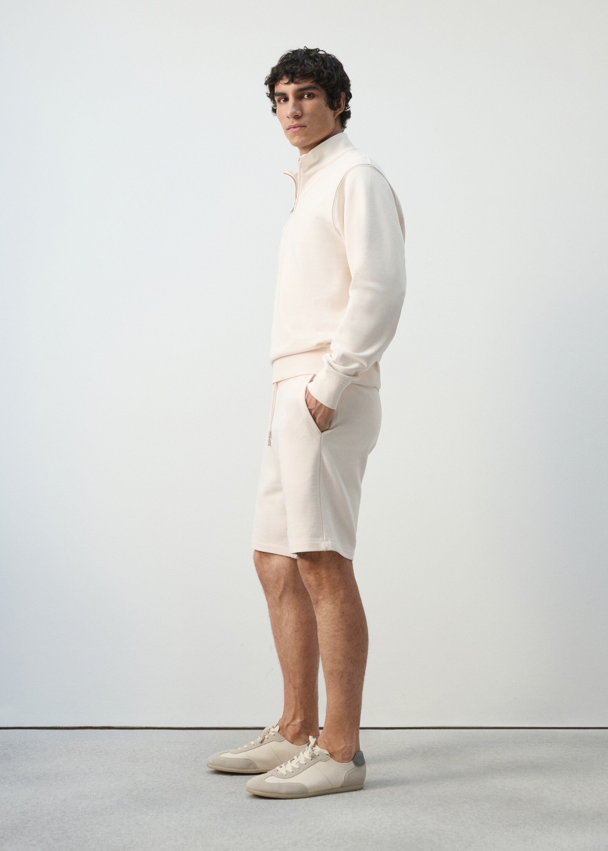 Bermuda jogger 100 % coton - Détail de l'article 2, Écru. Ref: 27055964-00.