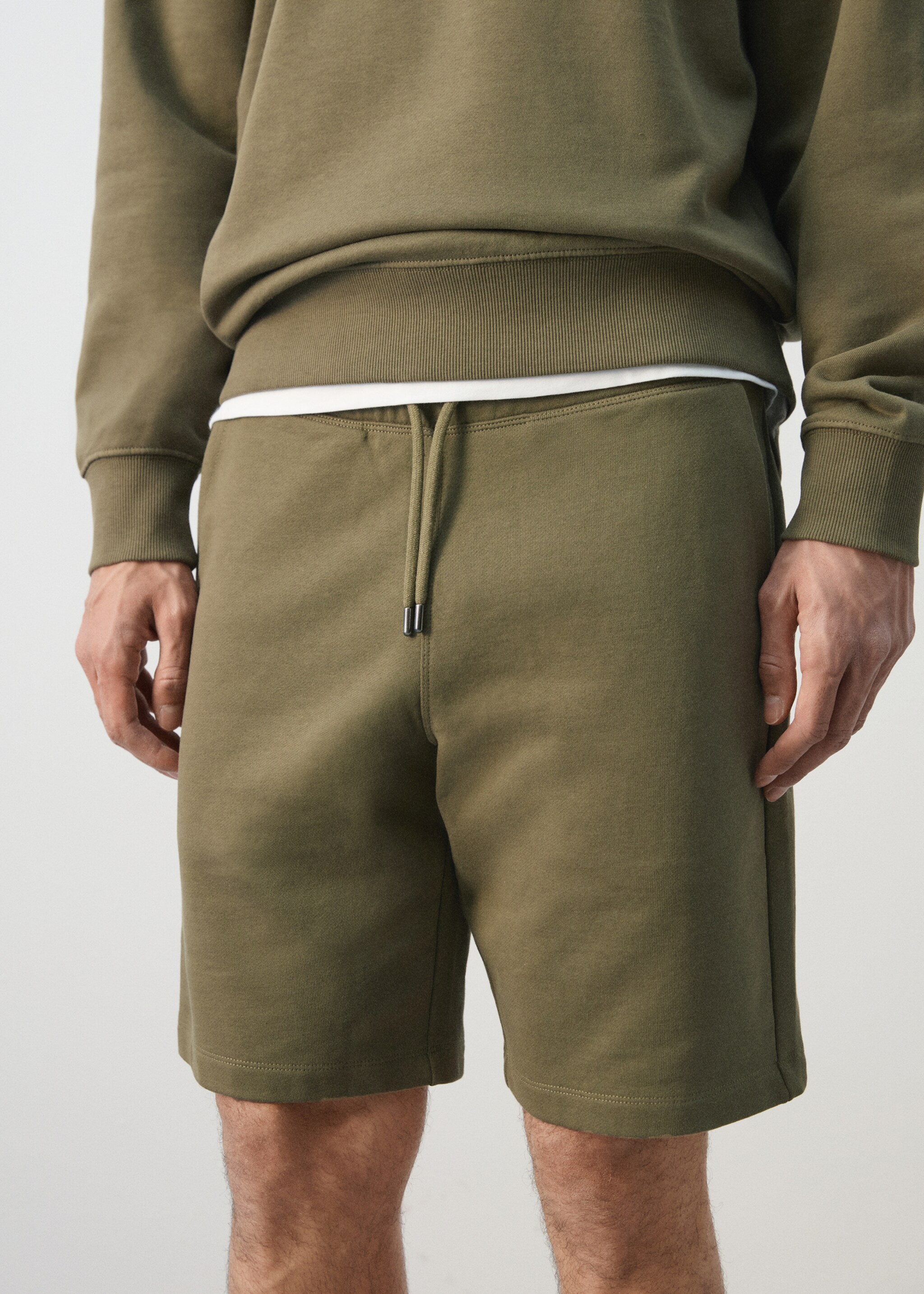 Bermuda jogger 100 % coton - Détail de l'article 1, Vert foncé. Ref: 27055964-00.