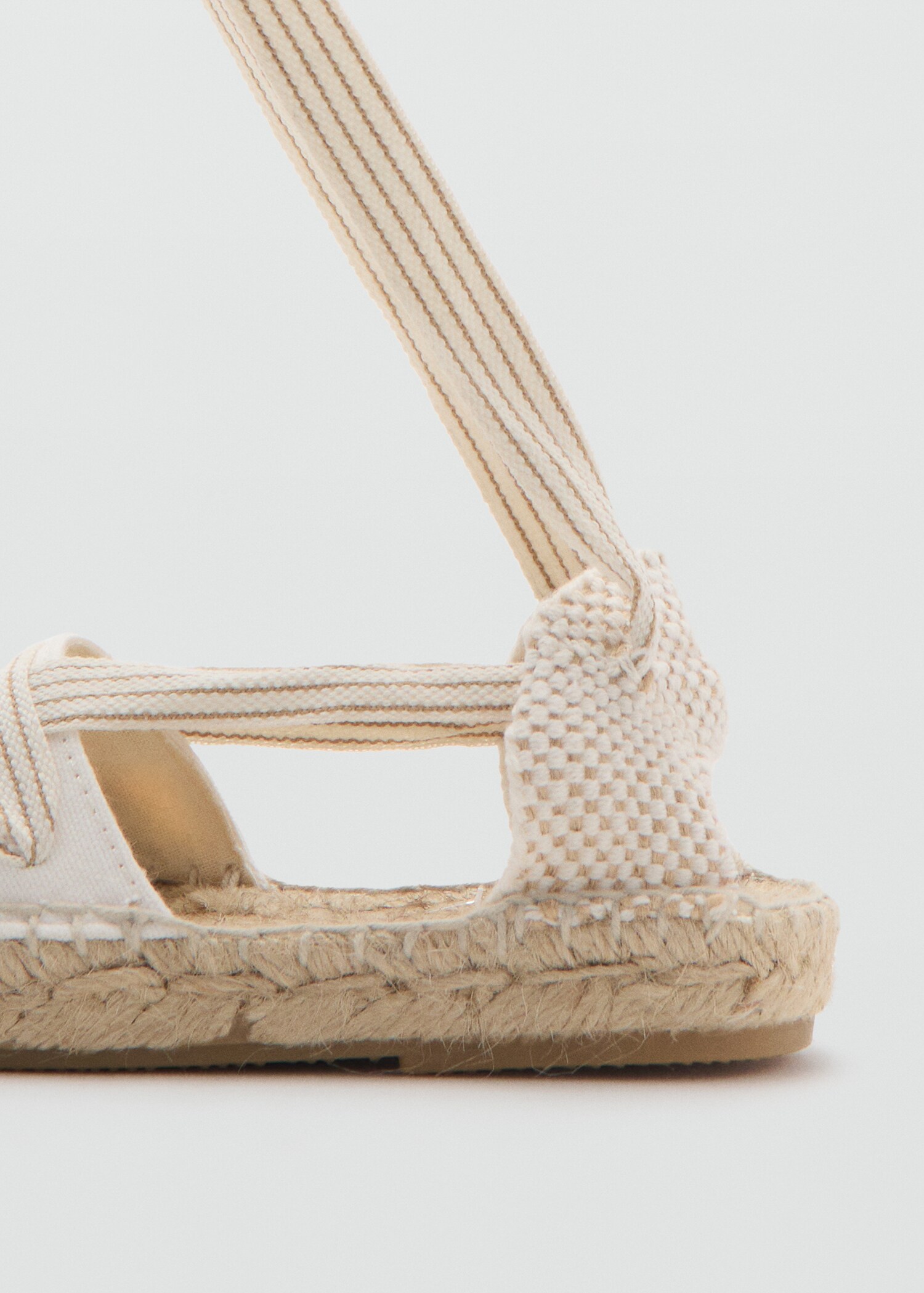 Alpercata com laços - Pormenor do artigo 1