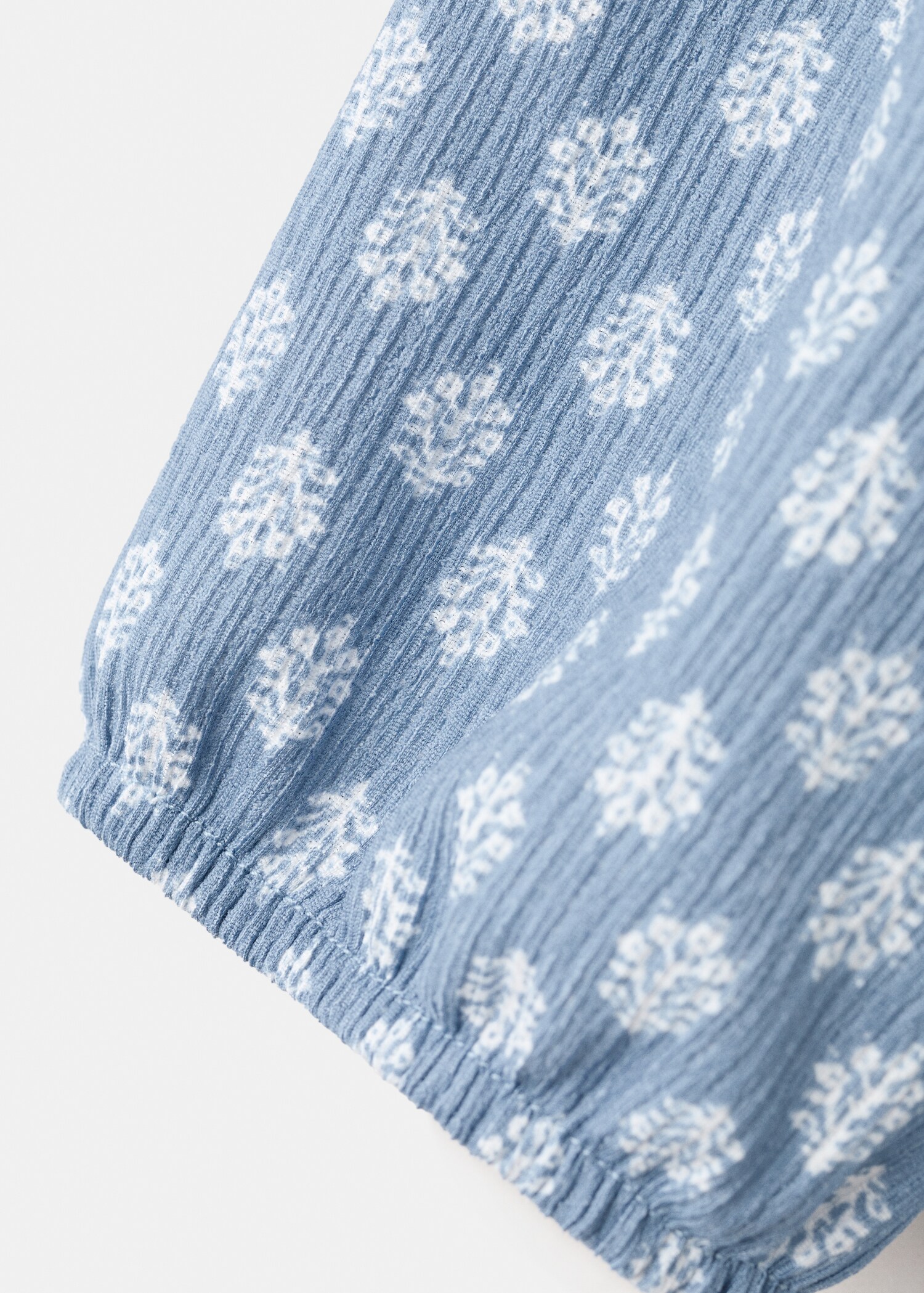 Short-sleeved printed t-shirt - Details of the article 8