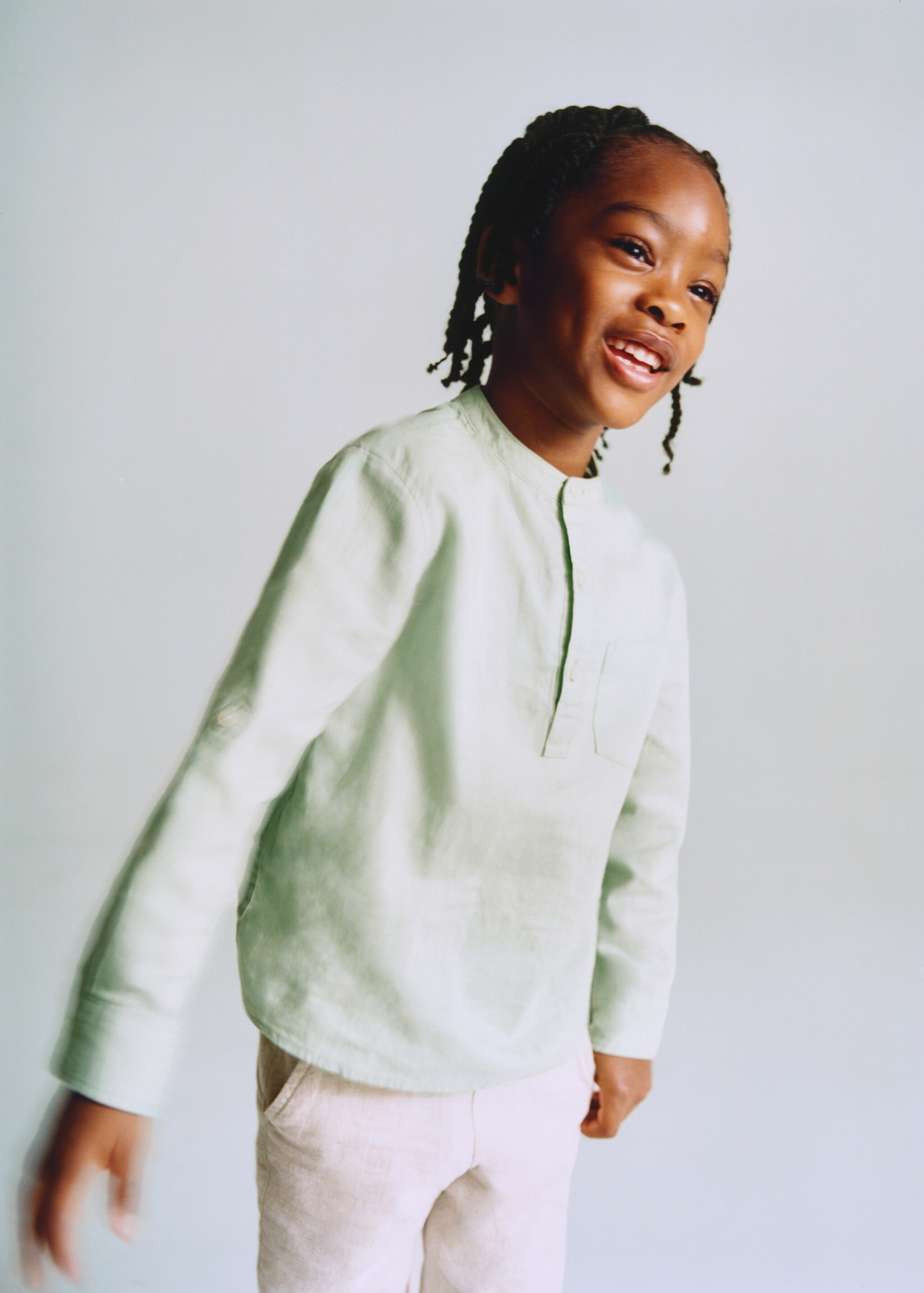 Pocket linen shirt - Details of the article 5, Pastel Green. Ref: 27056339-00.