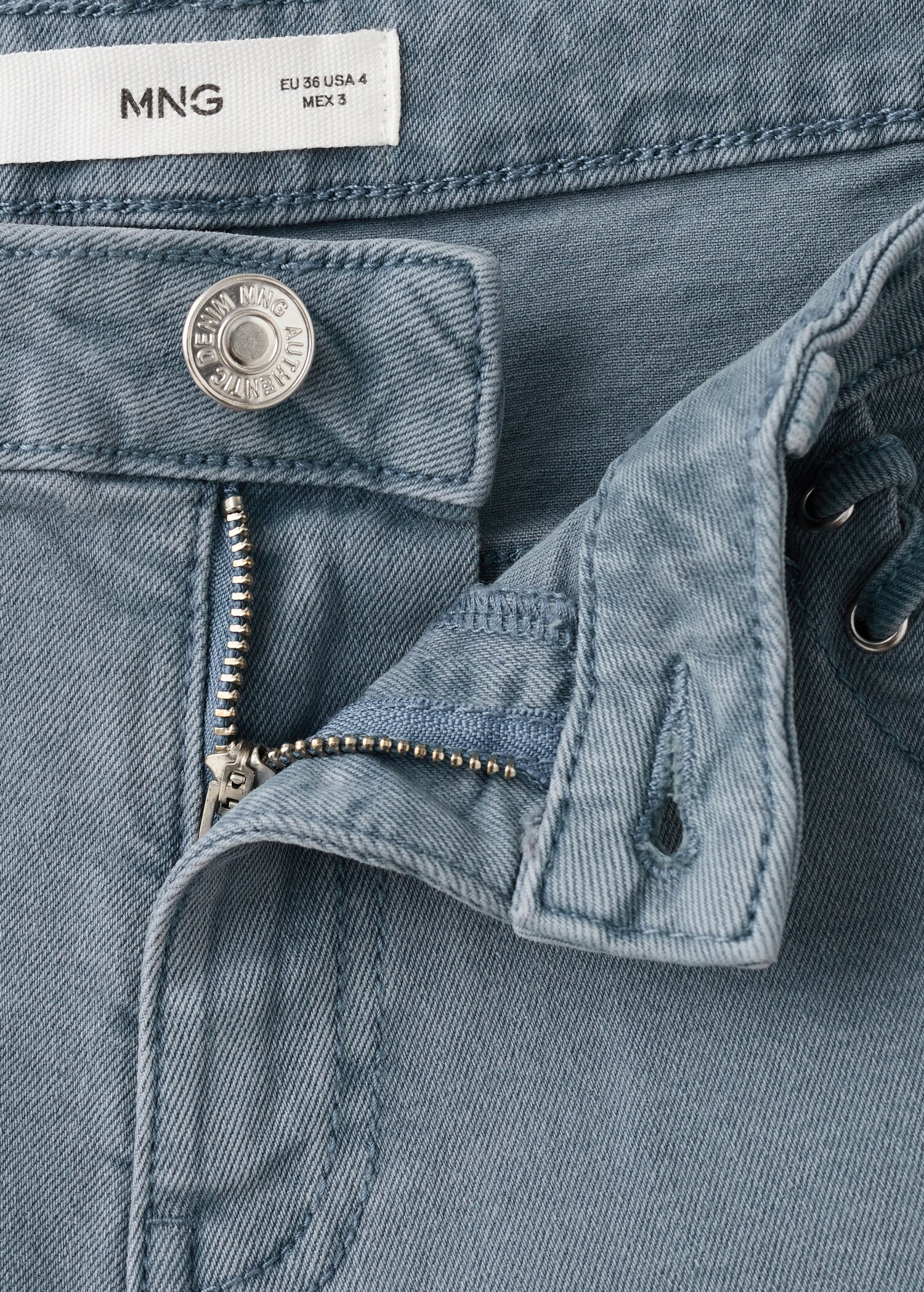 Shorts with decorative details - Details of the article 0