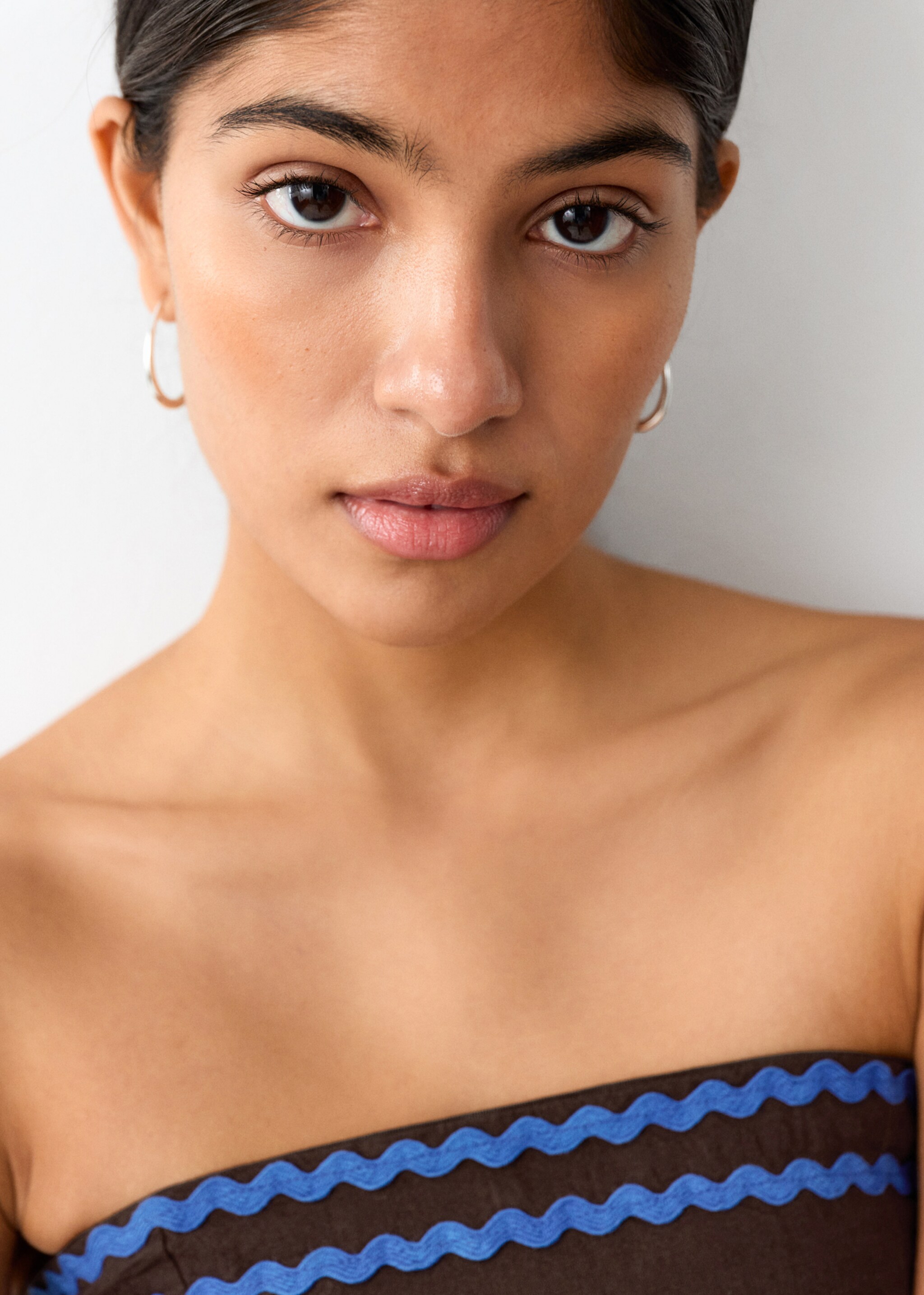 Bandeau top with contrasting details - Details of the article 1, Brown. Ref: 27056347-00.