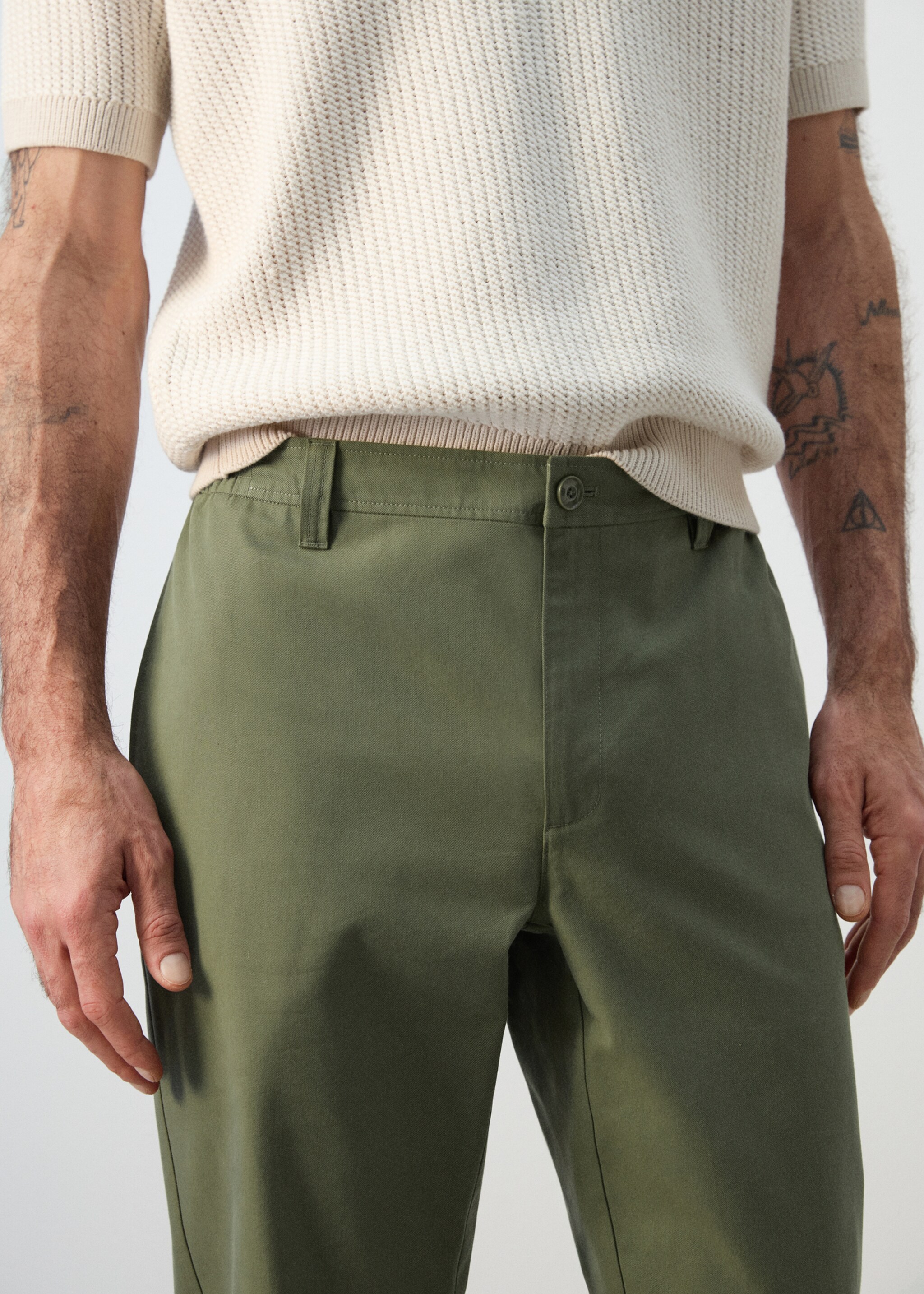 Regular-fit chino trousers - Details of the article 1, Forest Green. Ref: 27056709-00.