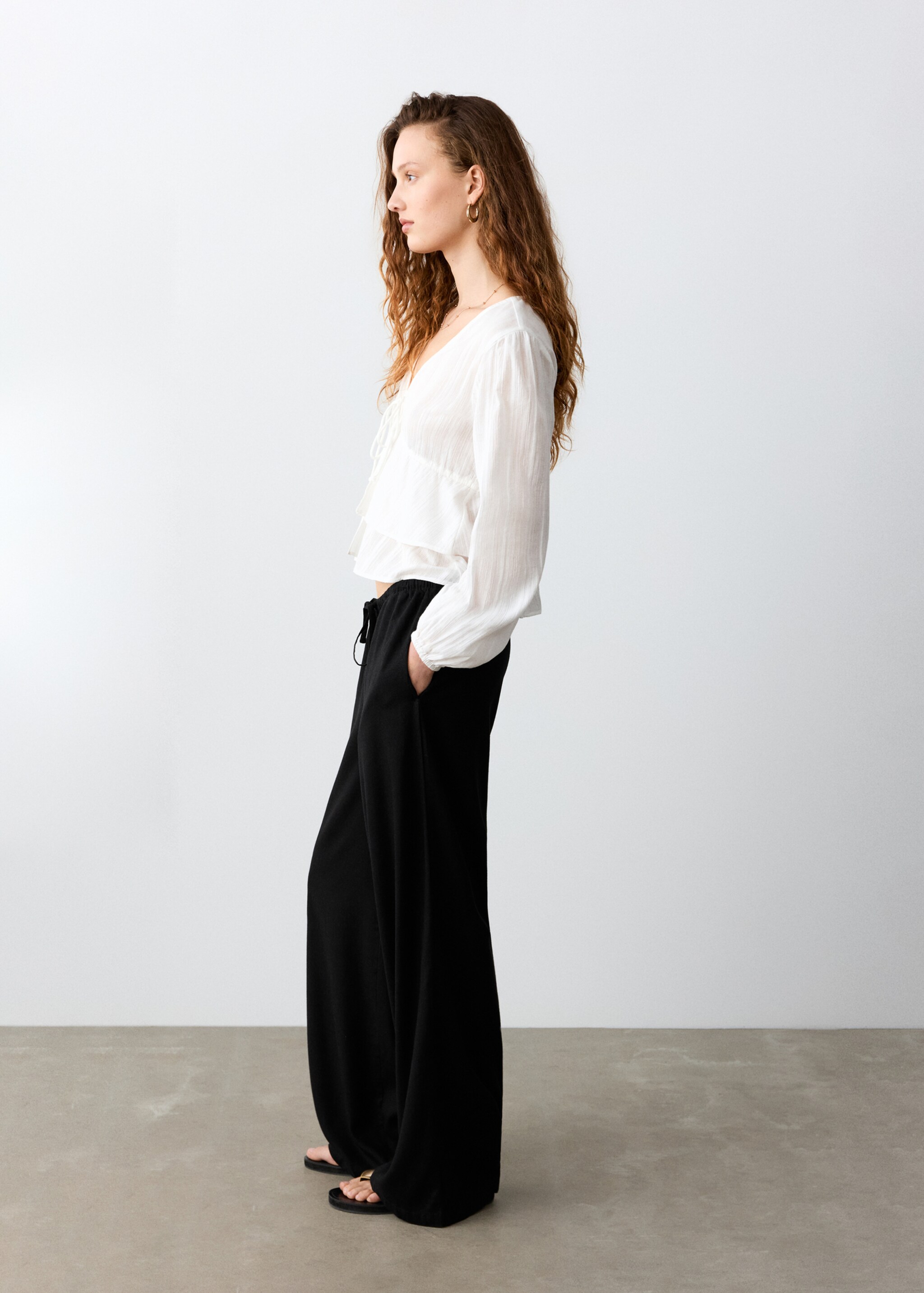 Pantalon droit lin - Plan moyen, Noir. Ref: 27056714-00.