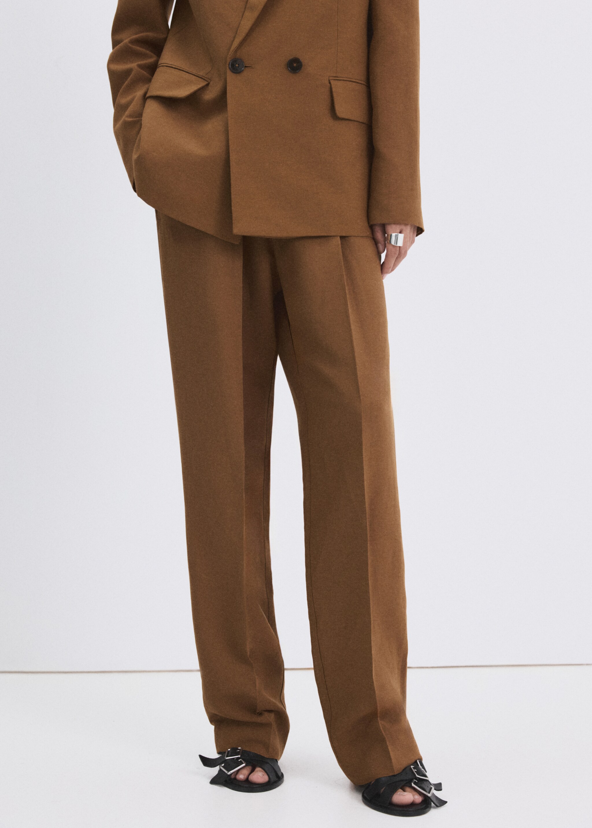 Straight-fit linen suit trousers - Medium plane, Caramel. Ref: 27056742-00.