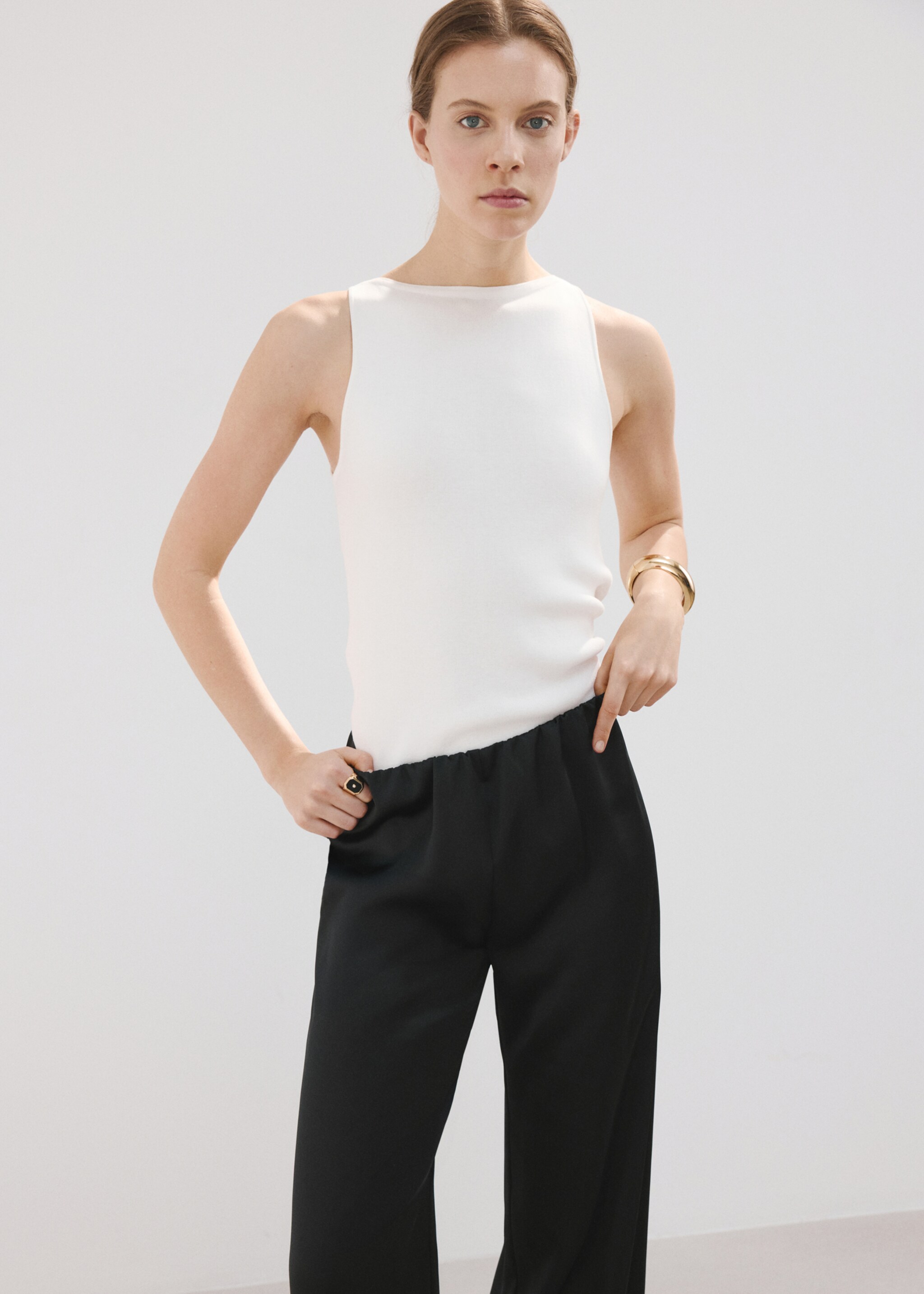 Satin straight-fit trousers - Medium plane, Black. Ref: 27056751-00.