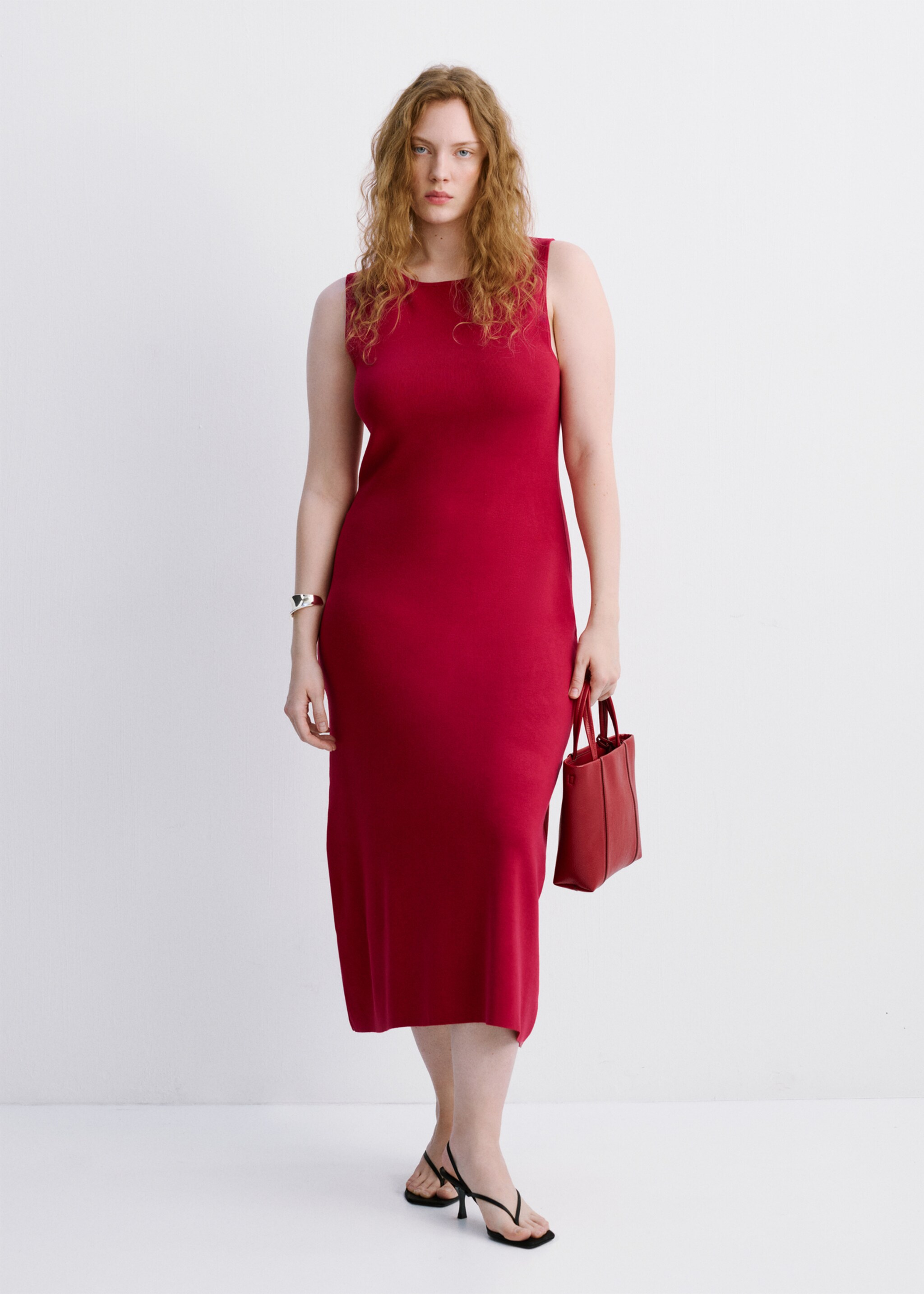 Fitted midi-dress - Details of the article 3, Red. Ref: 27057140-00.