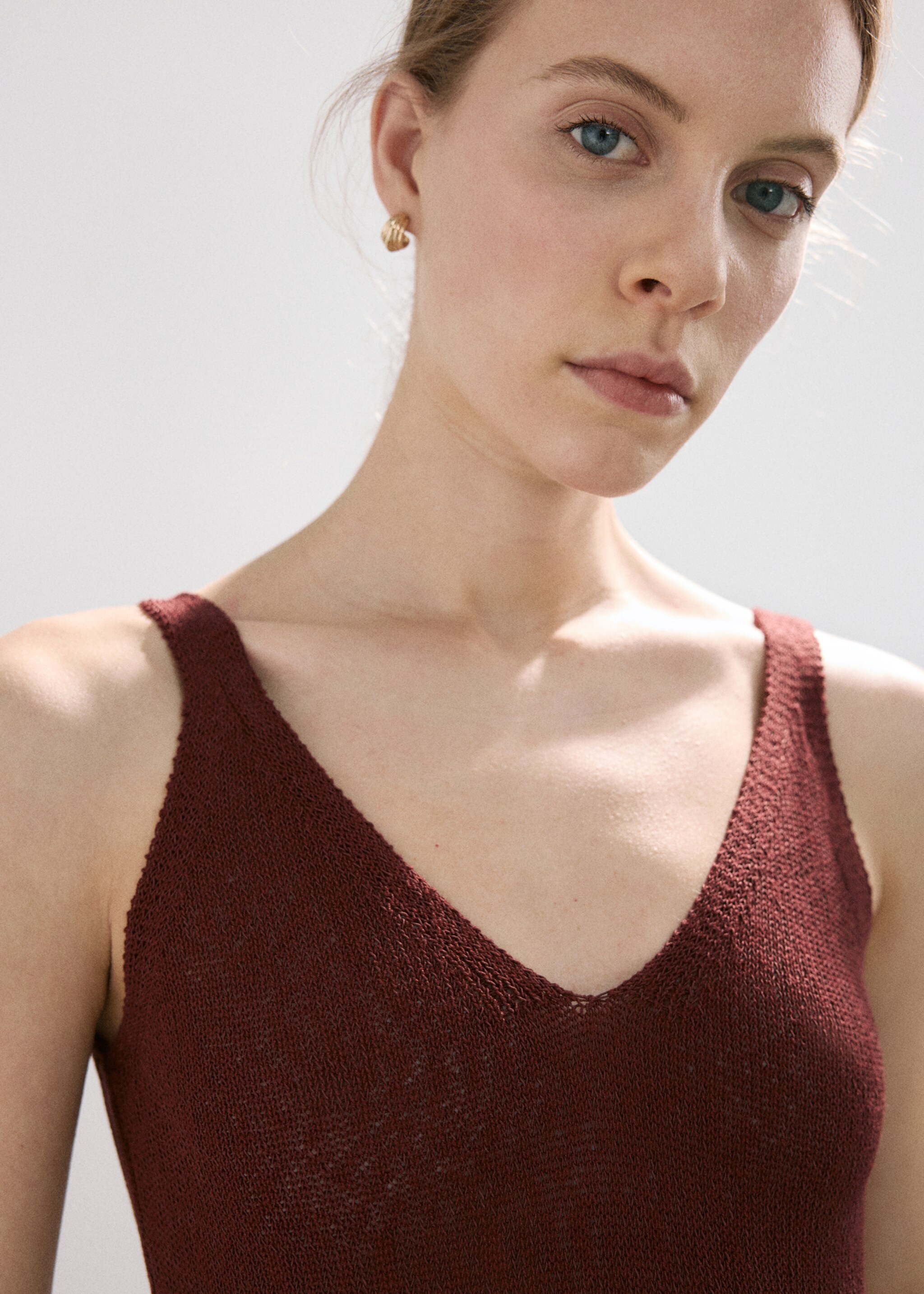 V-neck knitted dress - Details of the article 1, Burnt Orange. Ref: 27057145-00.