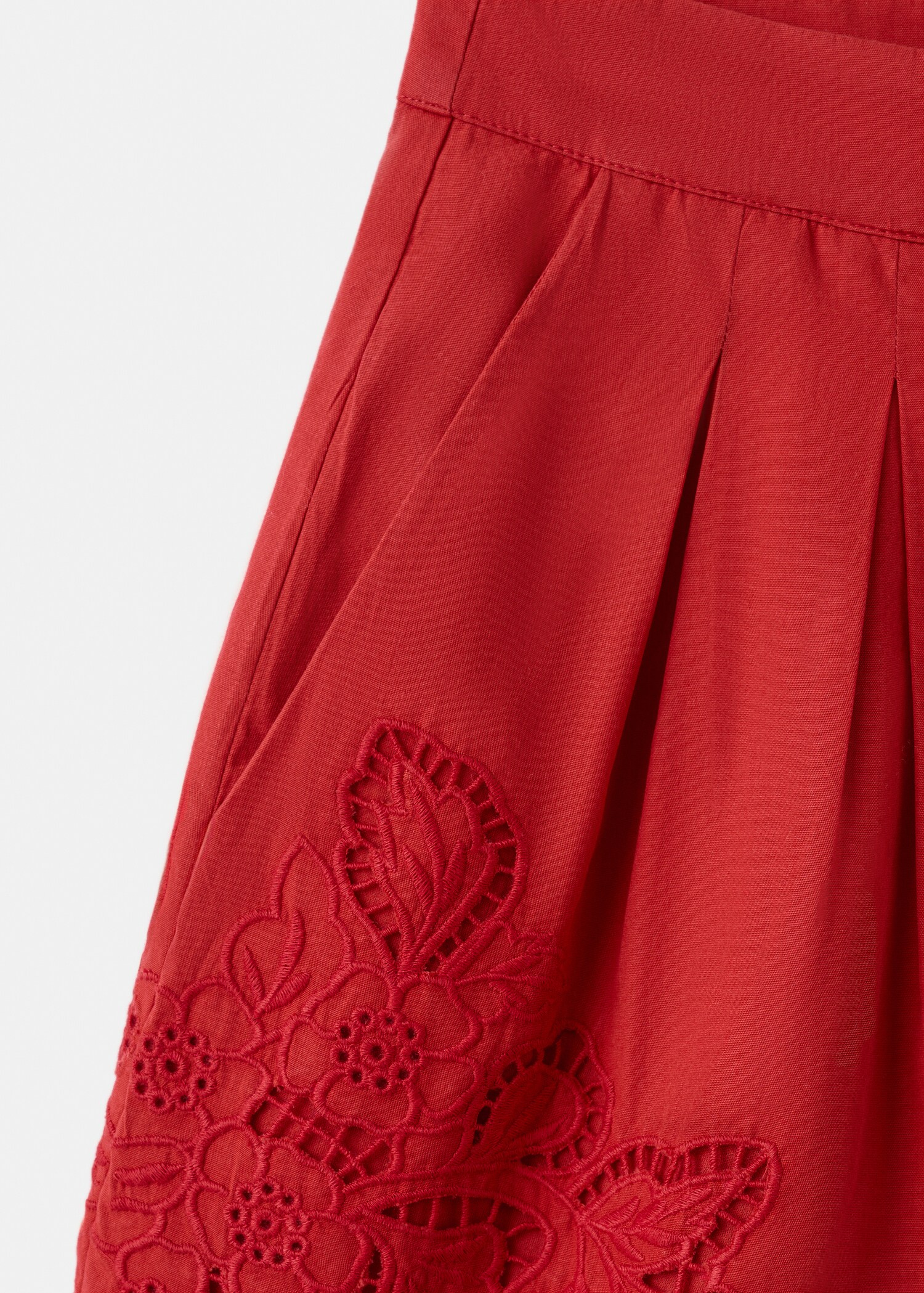 شورت مطرز مخرم - تفاصيل المنتج 0