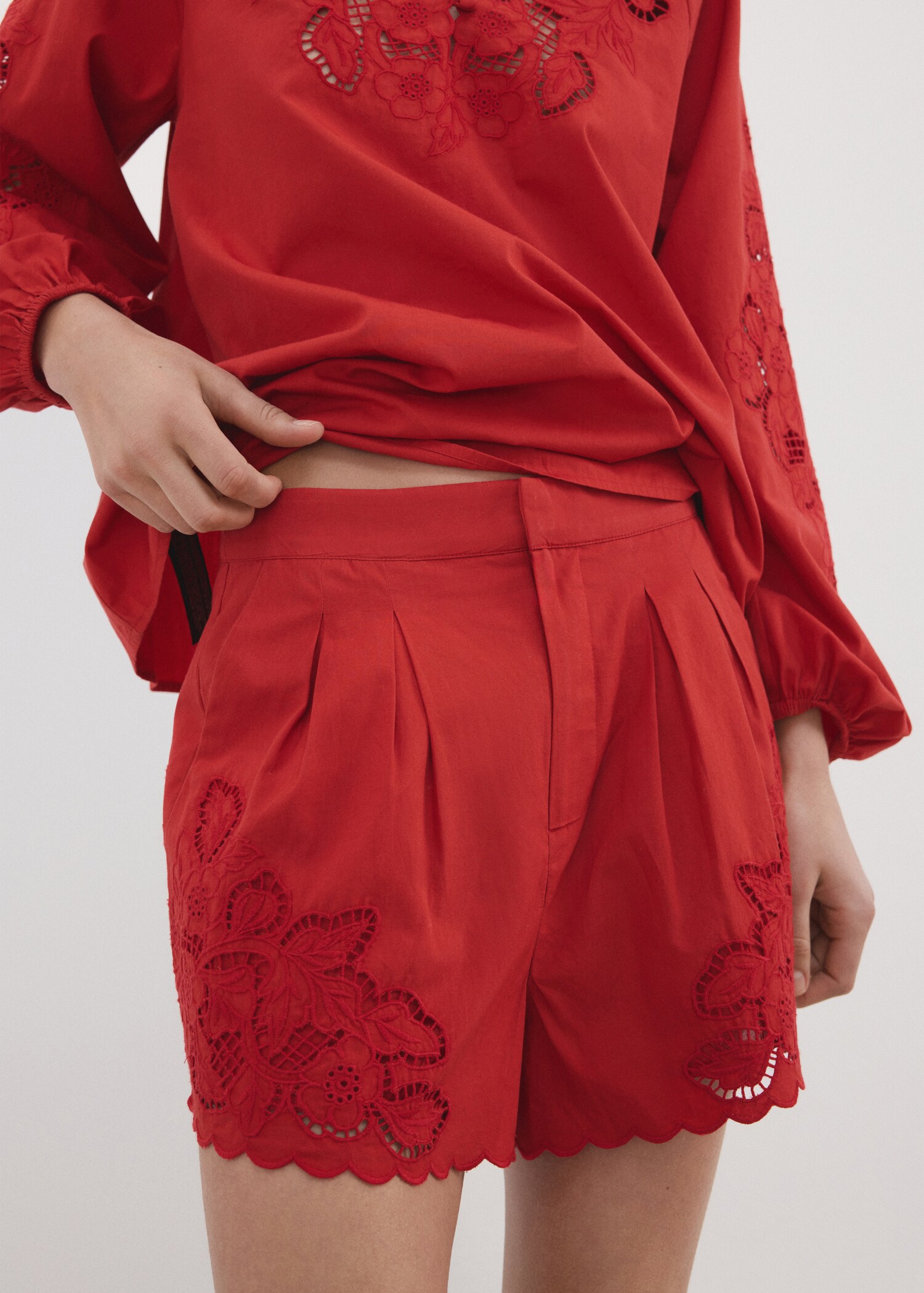 شورت مطرز مخرم - تفاصيل المنتج 1