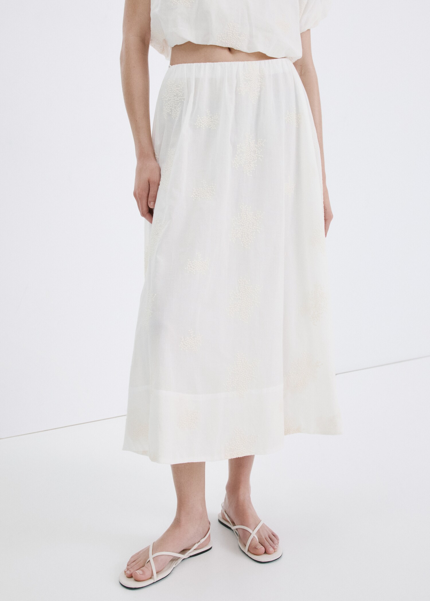 Cotton skirt embroidered details - رؤية وسط