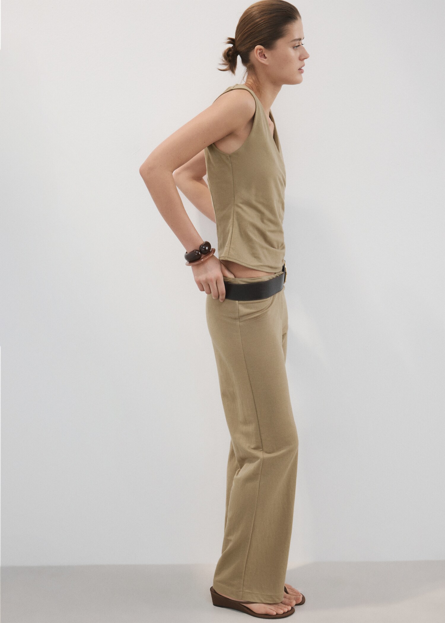 Straight mid-rise trousers - Details of the article 2