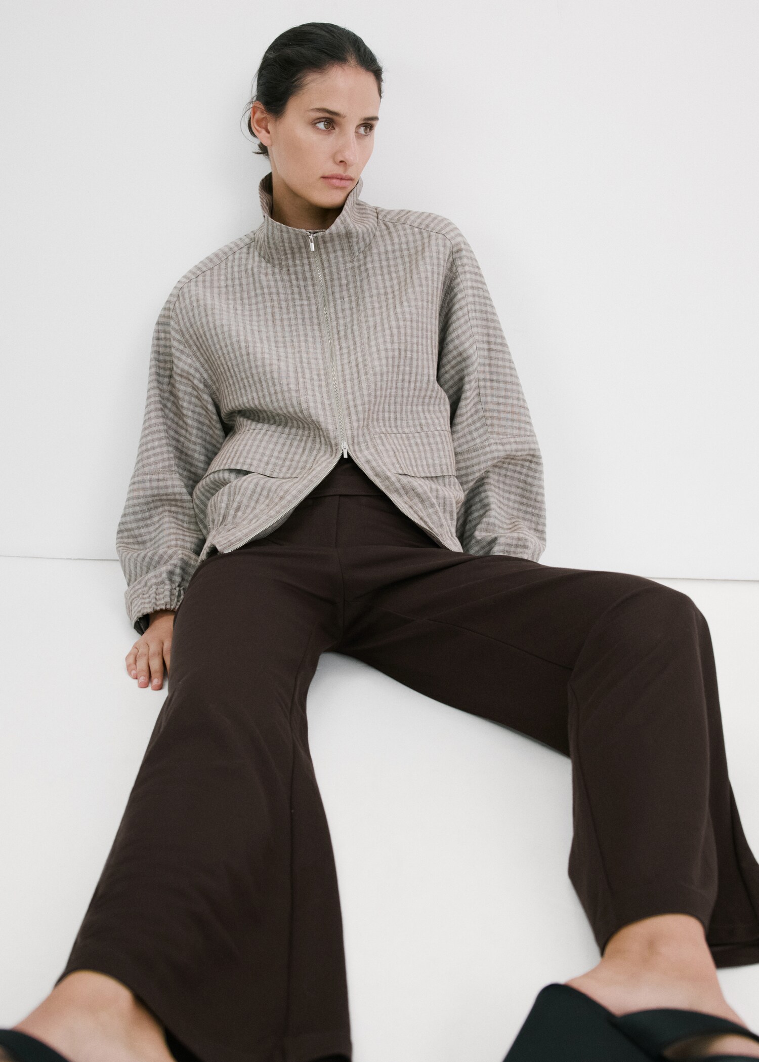 Straight mid-rise trousers - Details of the article 2