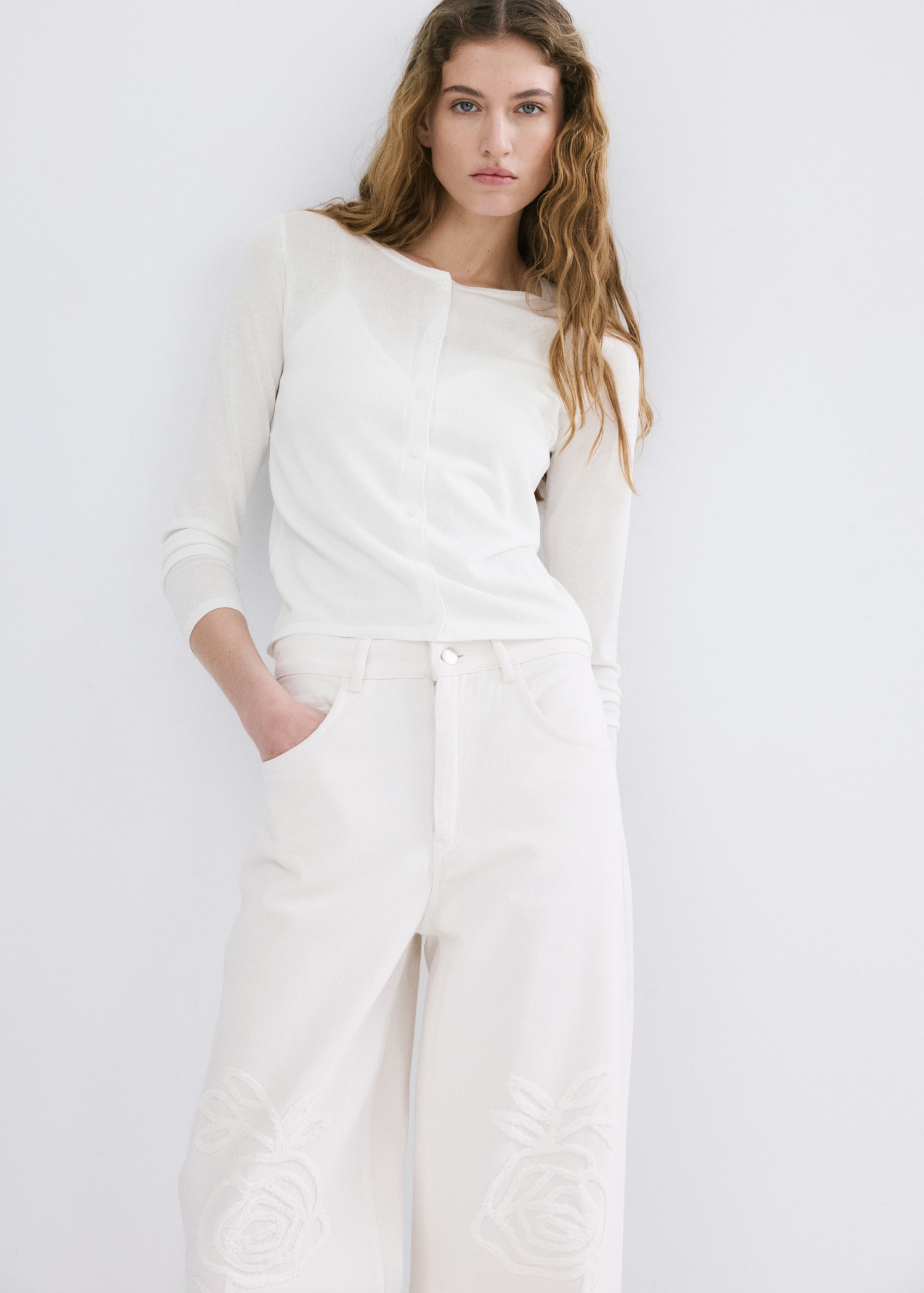 Jean large avec broderie à fleurs - Détail de l'article 1