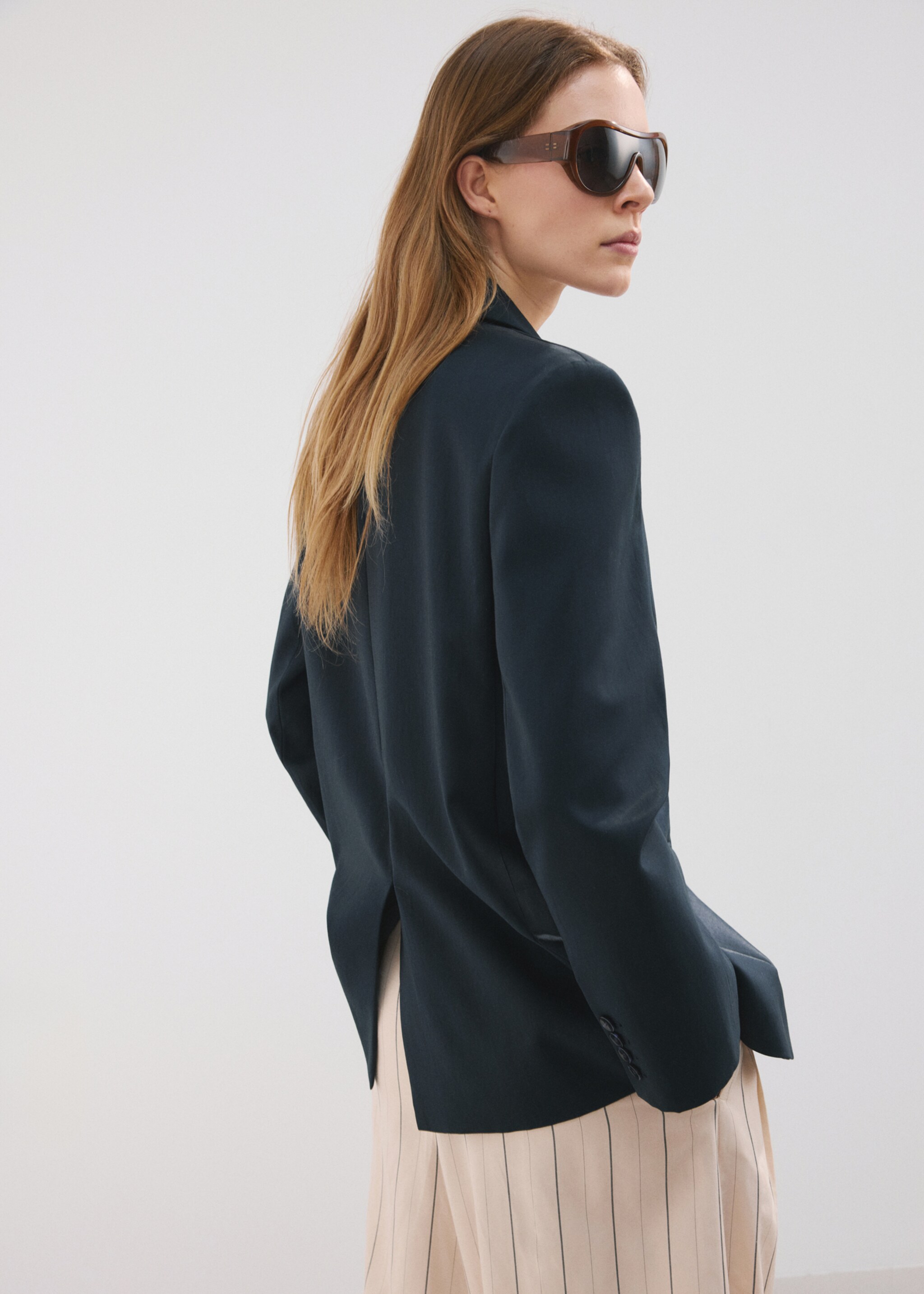 Blazer droit avec poches à rabat - Détail de l'article 2, Bleu marine. Ref: 27057158-00.