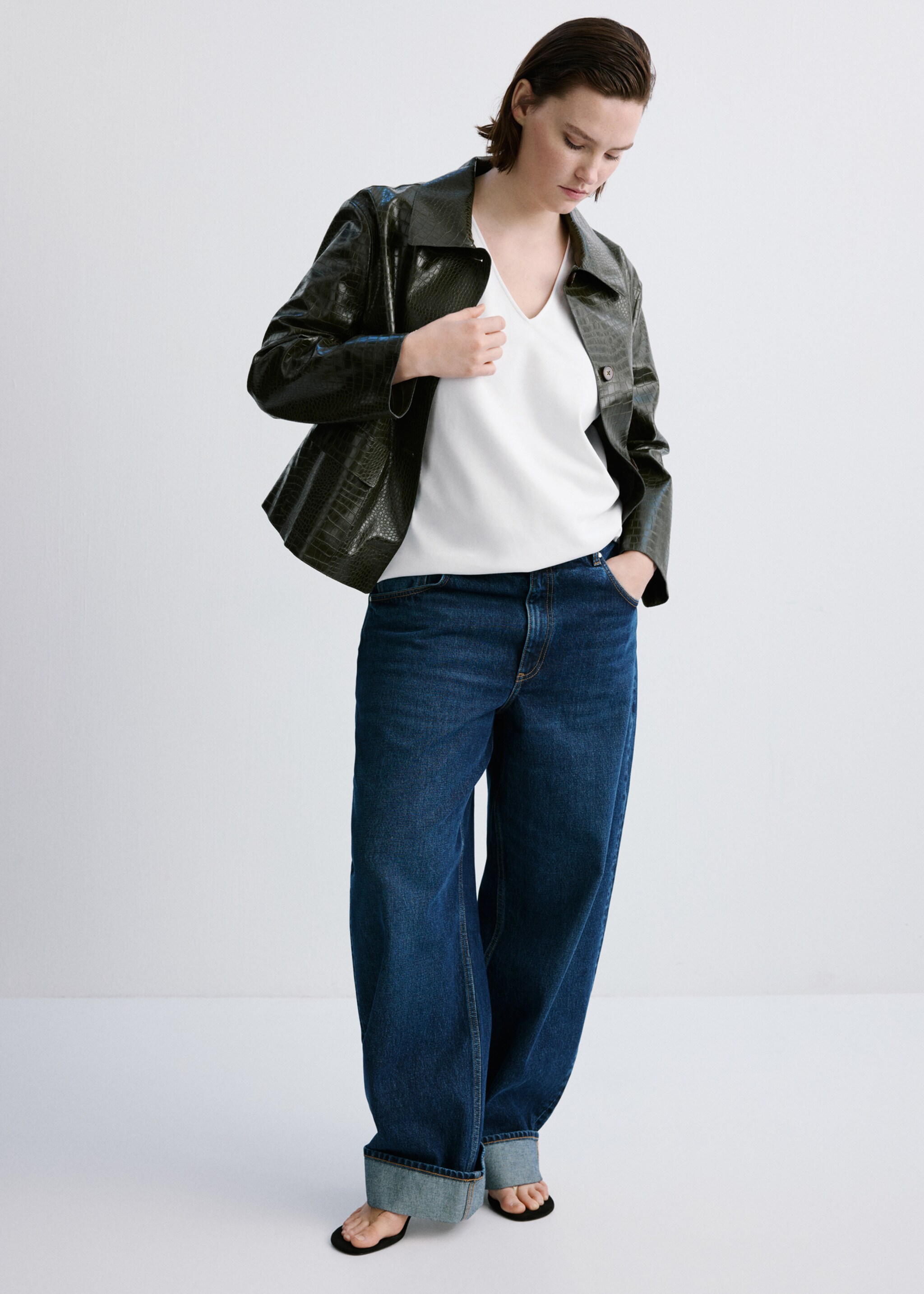 تي شيرت قطني بتصميم رقبة على شكل حرف V - تفاصيل المنتج 3, أبيض. Ref: 27057164-00.