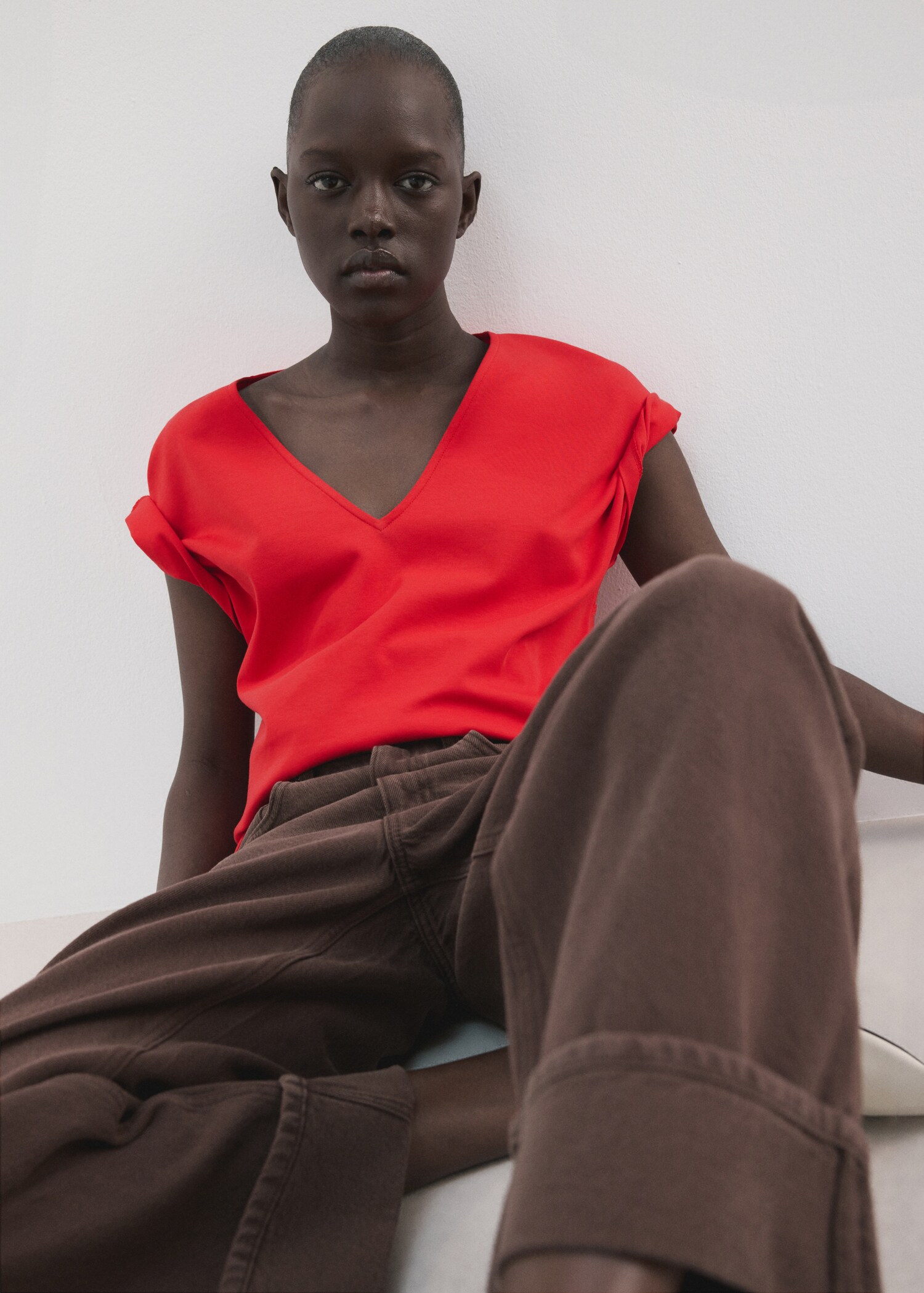 تي شيرت قطني بتصميم رقبة على شكل حرف V - رؤية وسط