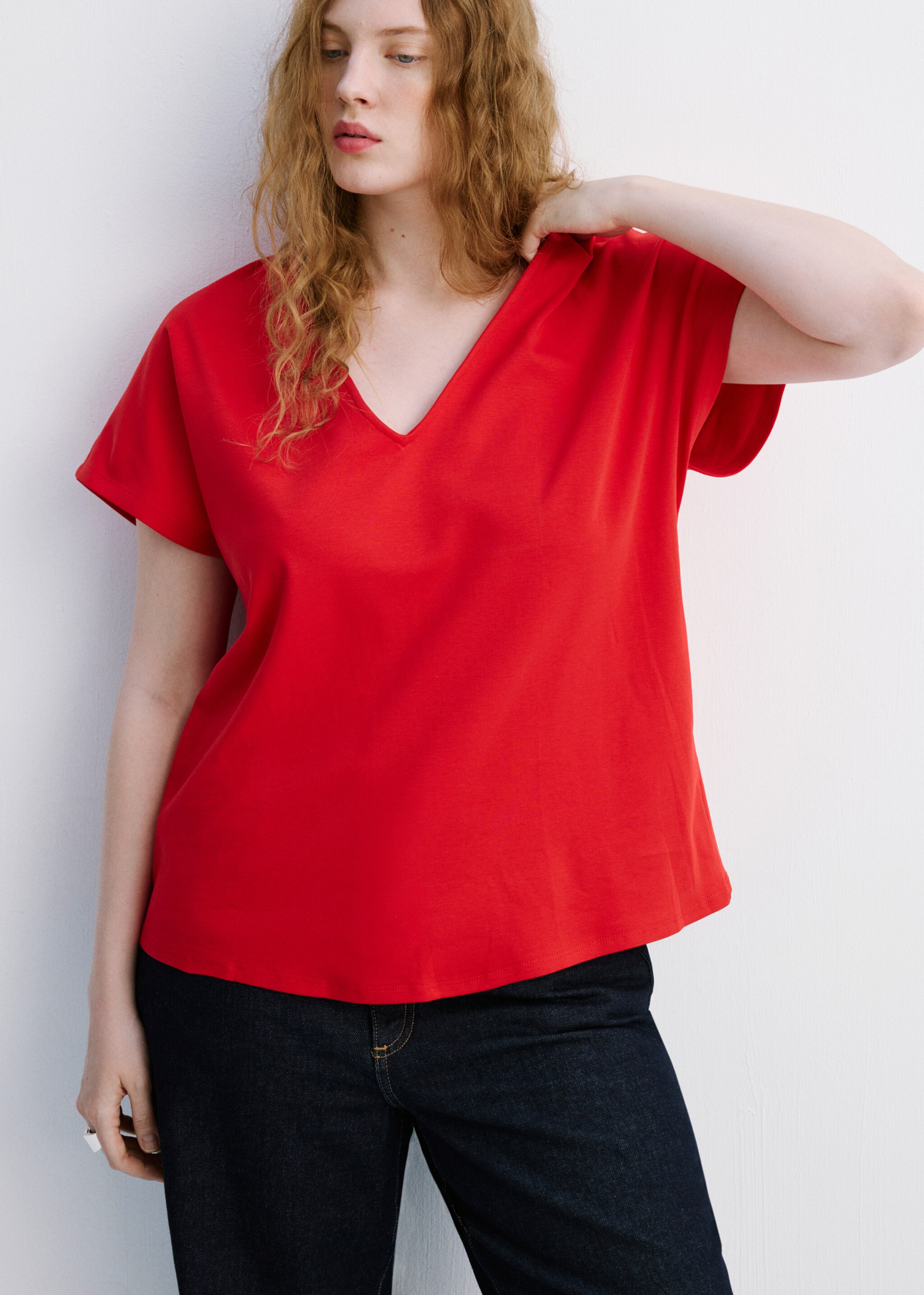 V-neck cotton T-shirt - Details of the article 5, Red. Ref: 27057164-00.