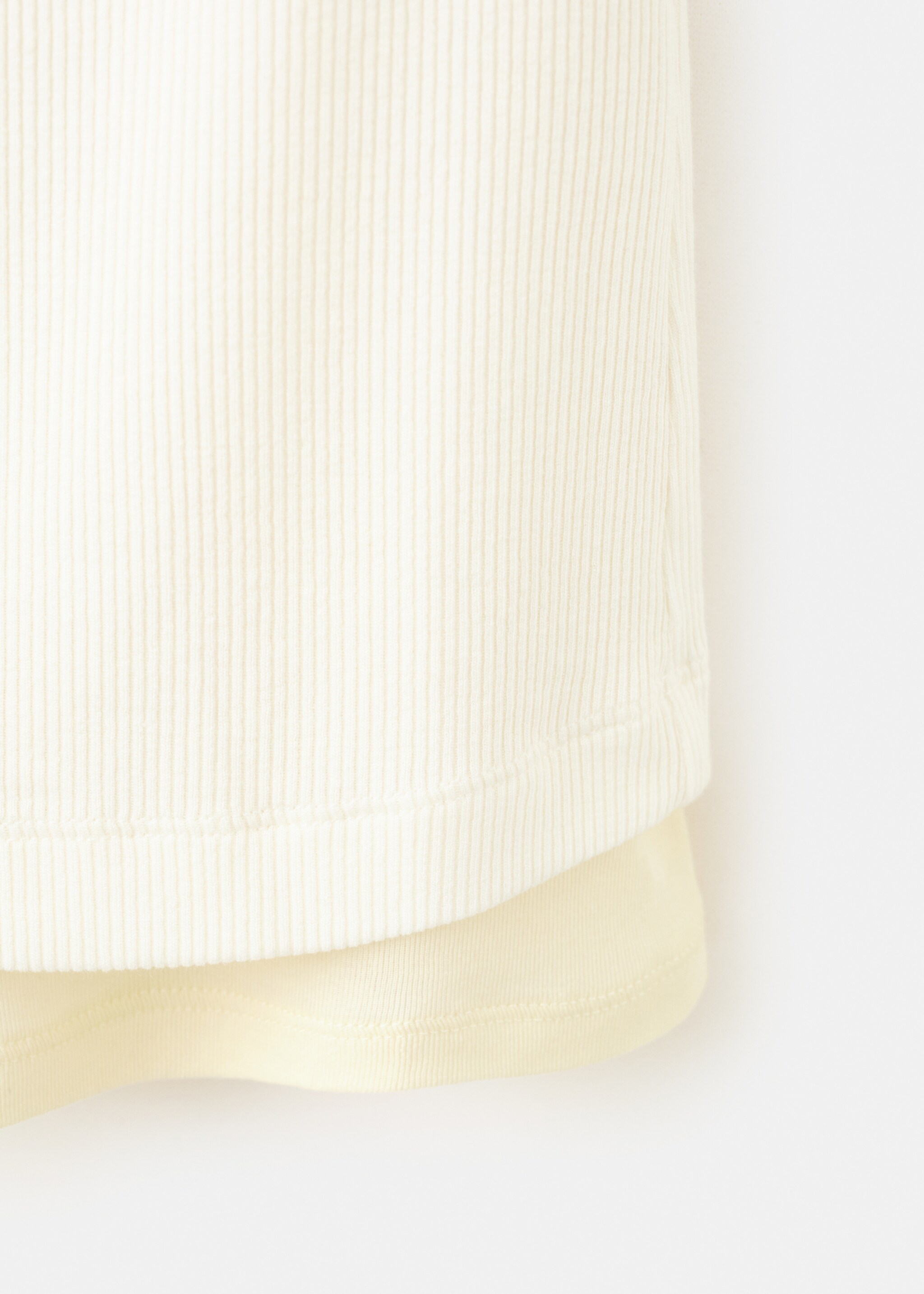 Two-tone contrast T-shirt - Details of the article 0, Off White. Ref: 27057168-00.