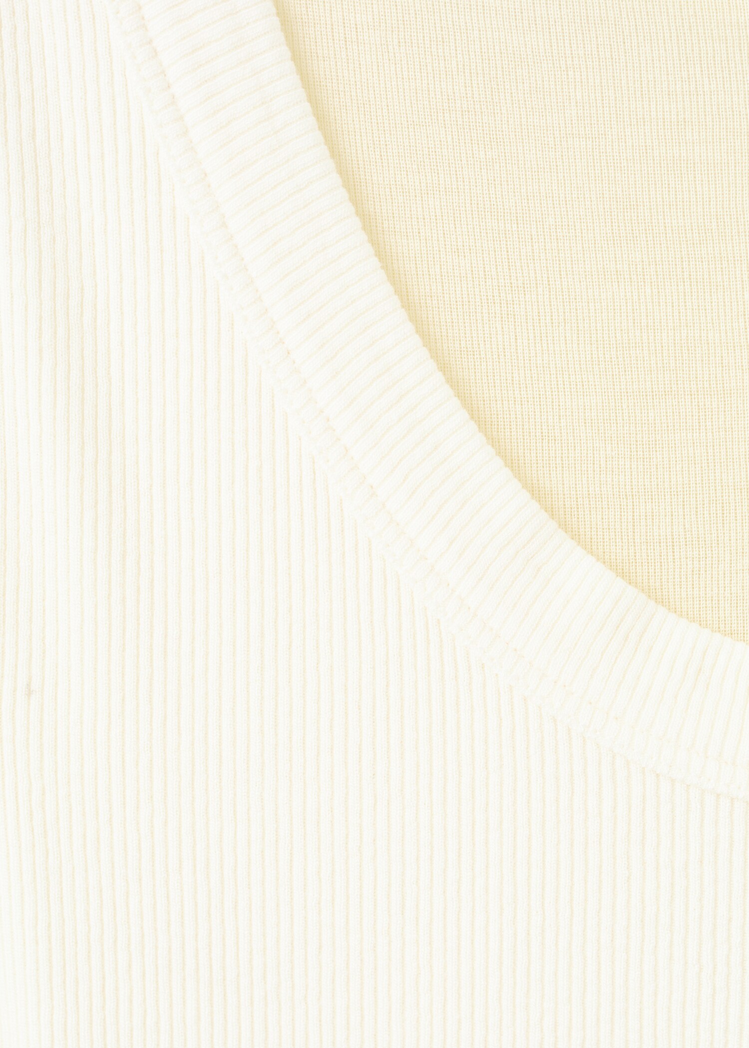 Two-tone contrast T-shirt - Details of the article 8