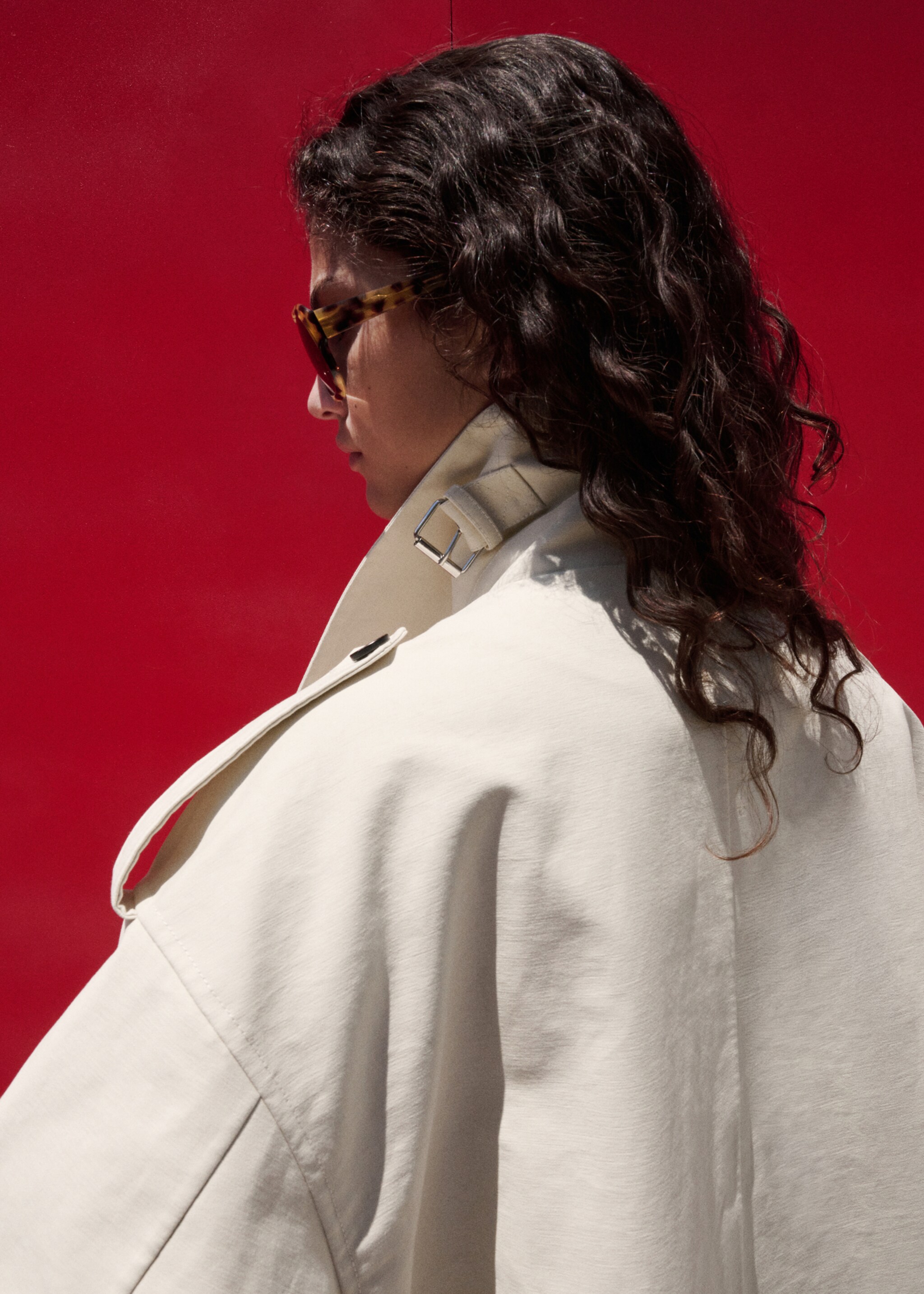 Funnel neck buckle trench - Details of the article 1, Beige. Ref: 27057791-00.