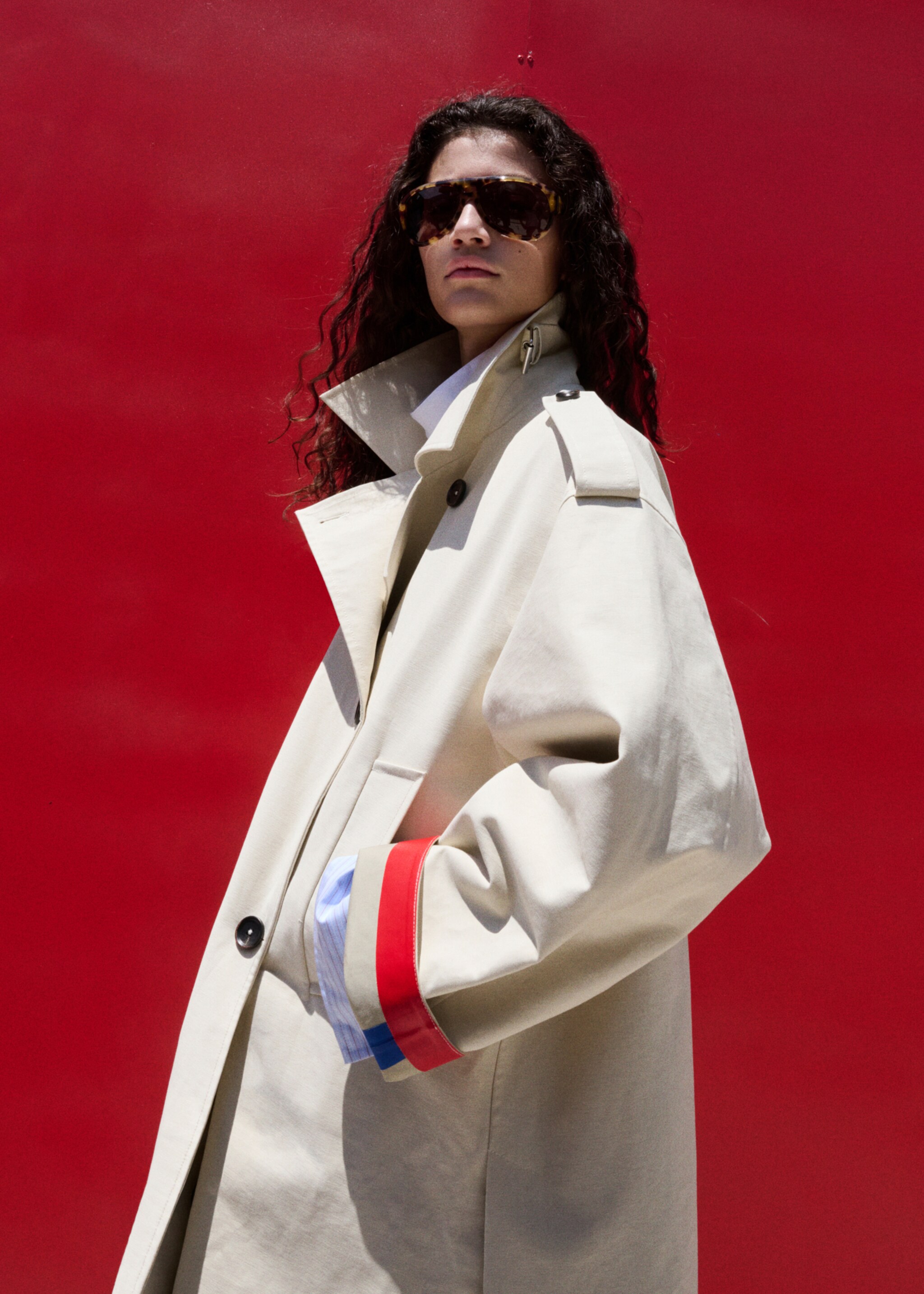 Funnel neck buckle trench - Details of the article 6, Beige. Ref: 27057791-00.