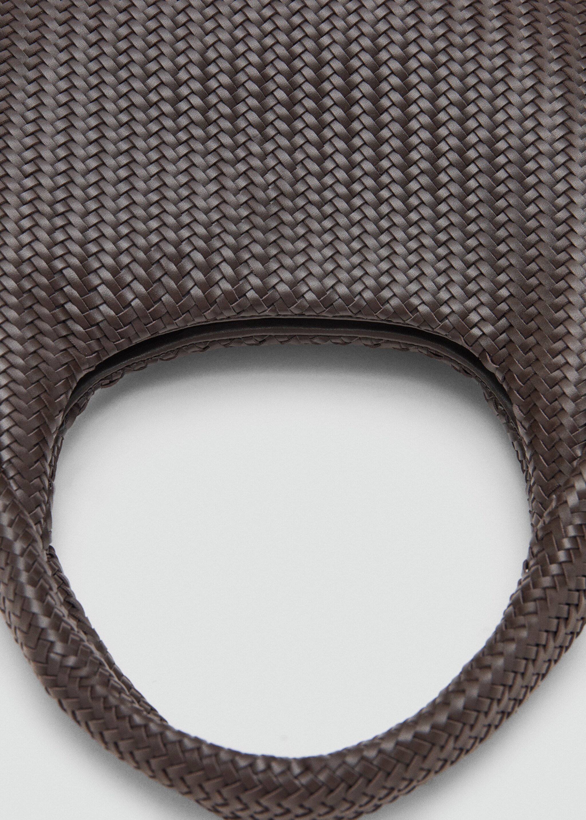 Braided shoulder bag - Details of the article 2, Chocolate. Ref: 27057792-00.