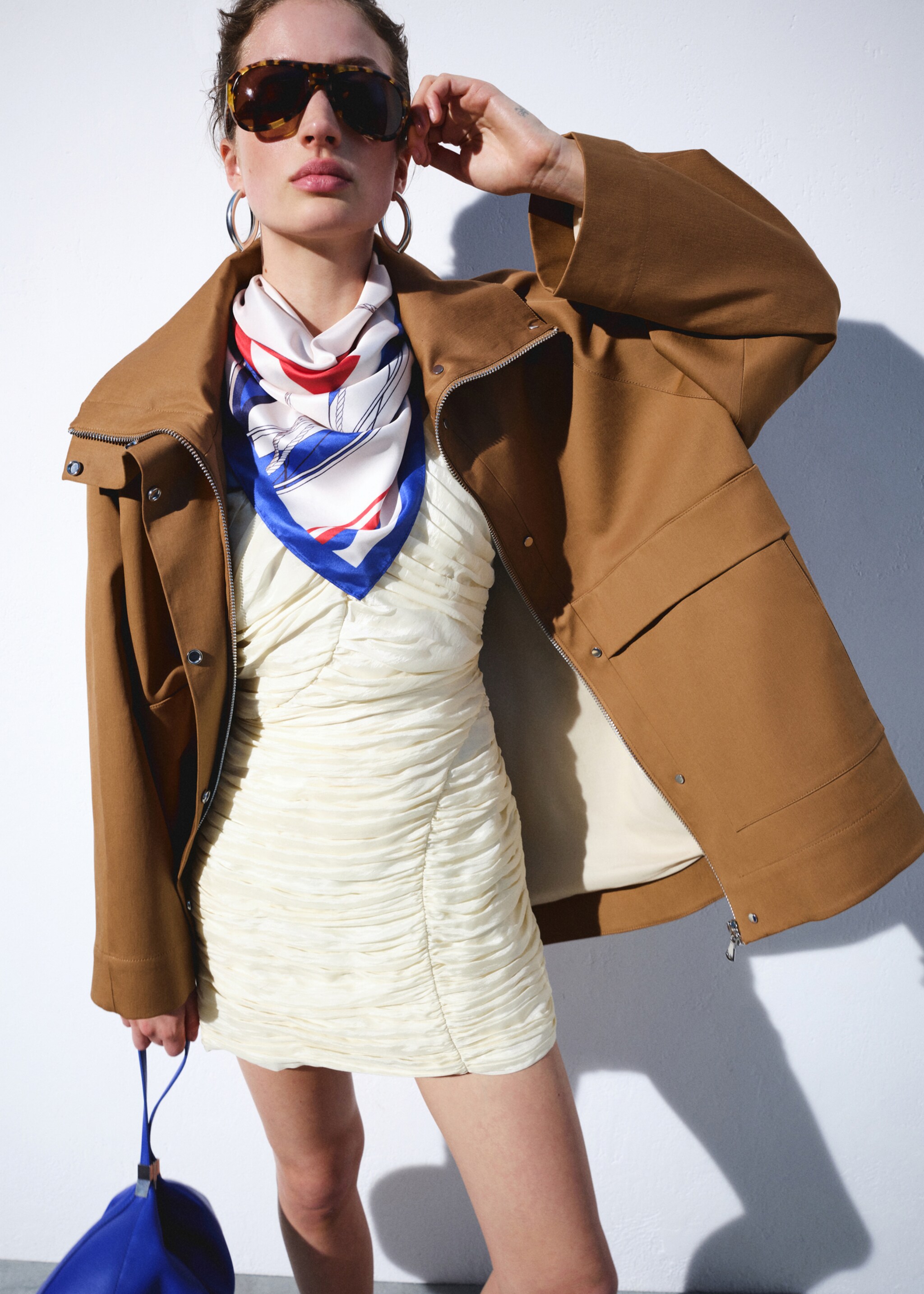 Pleated dress with seam detail - Details of the article 6, Ecru. Ref: 27057801-00.