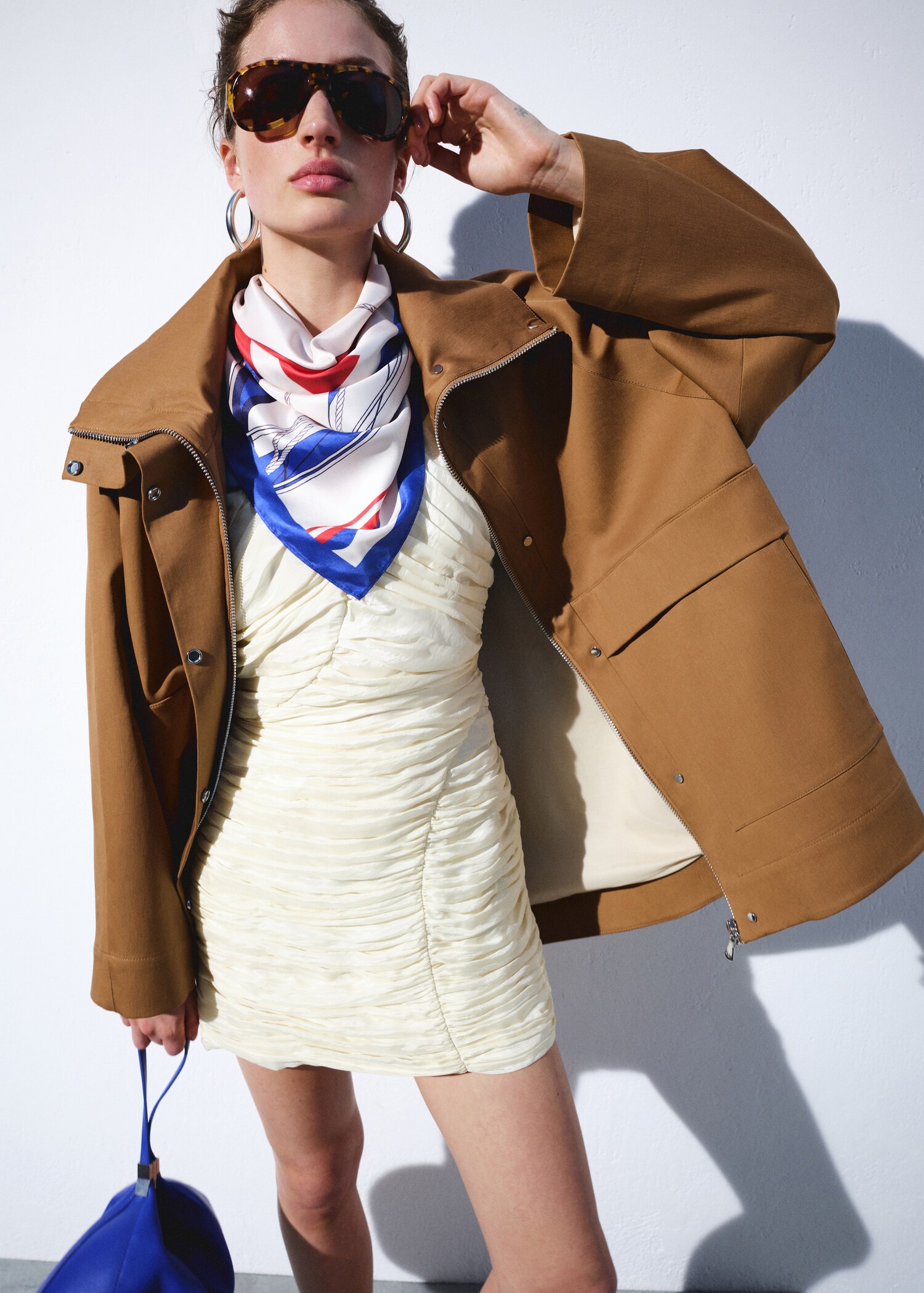 Pleated dress with seam detail - Details of the article 6