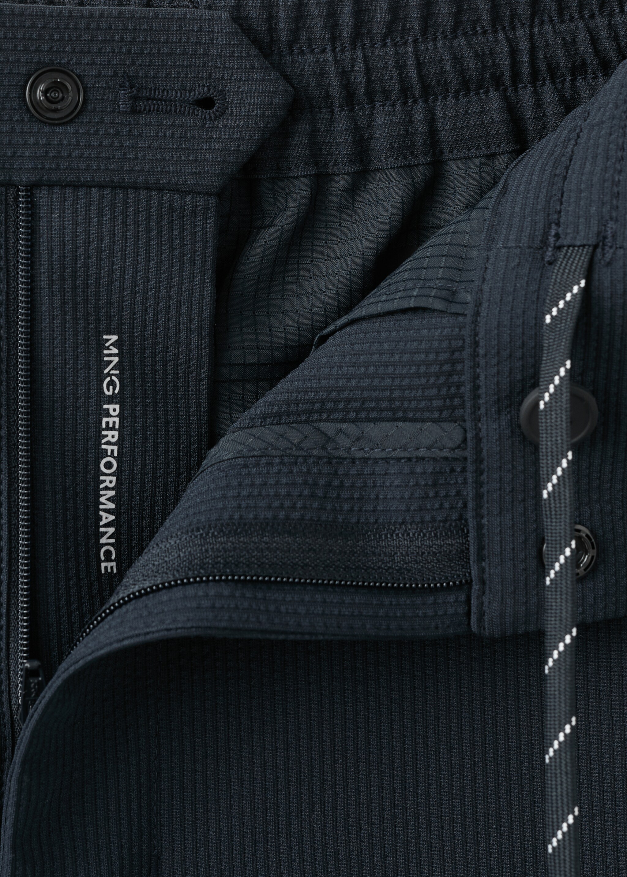 Comfort stretch water-repellent Bermuda - Details of the article 8, Navy. Ref: 27057897-00.