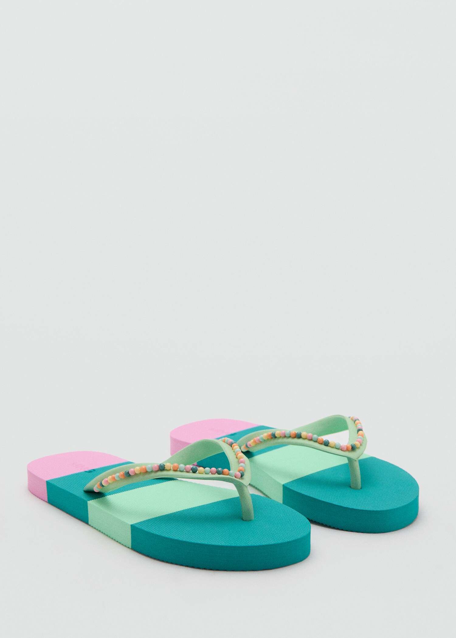 Chanclas multicolor detalle abalorios - Plano medio