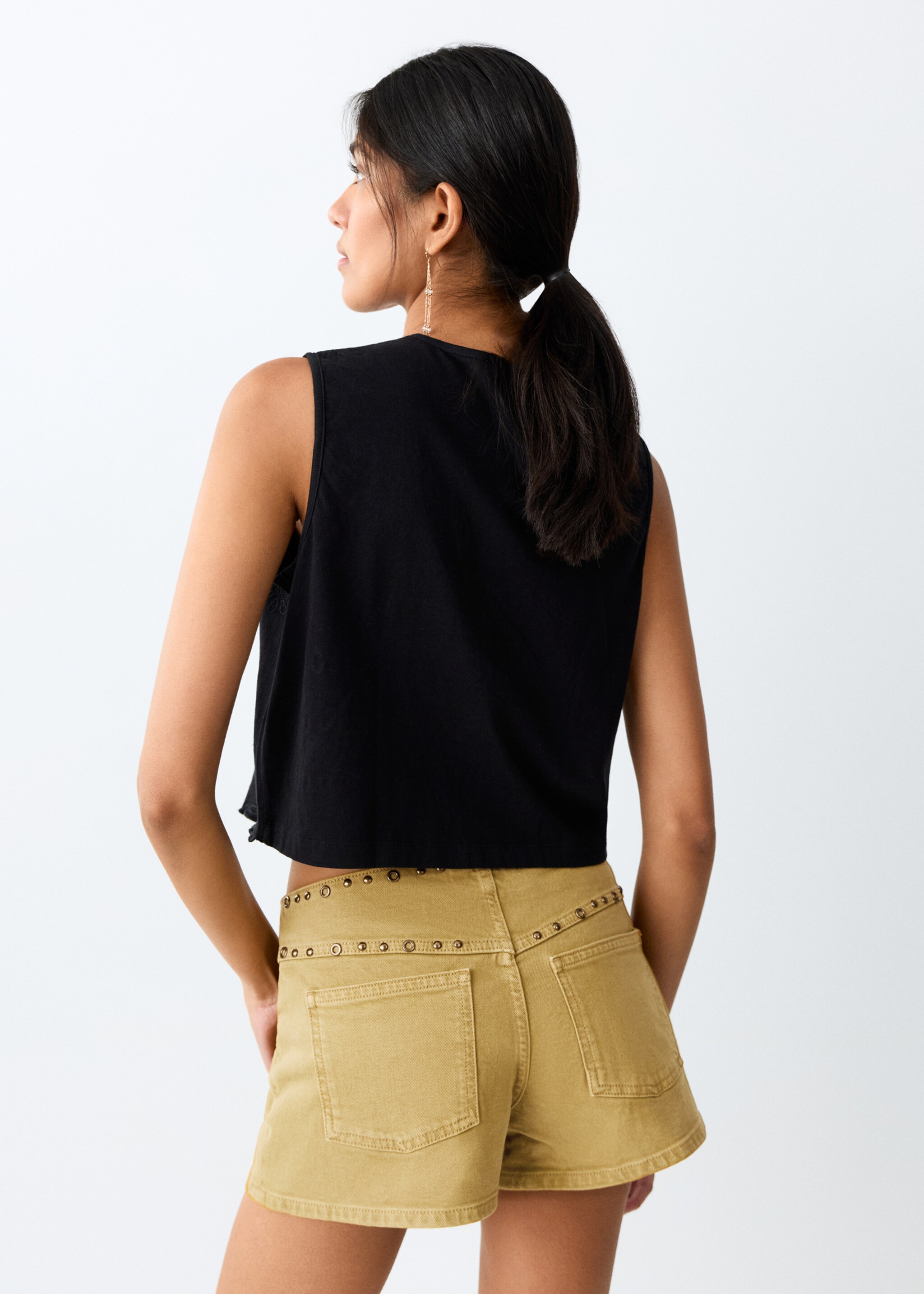 Mini short clouté - Verso de l’article, Olive. Ref: 27057904-00.