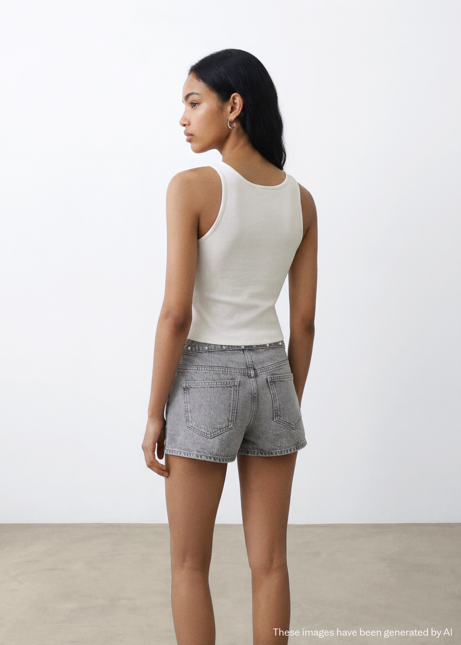 Top cu bretele și noduri - Spatele articolului