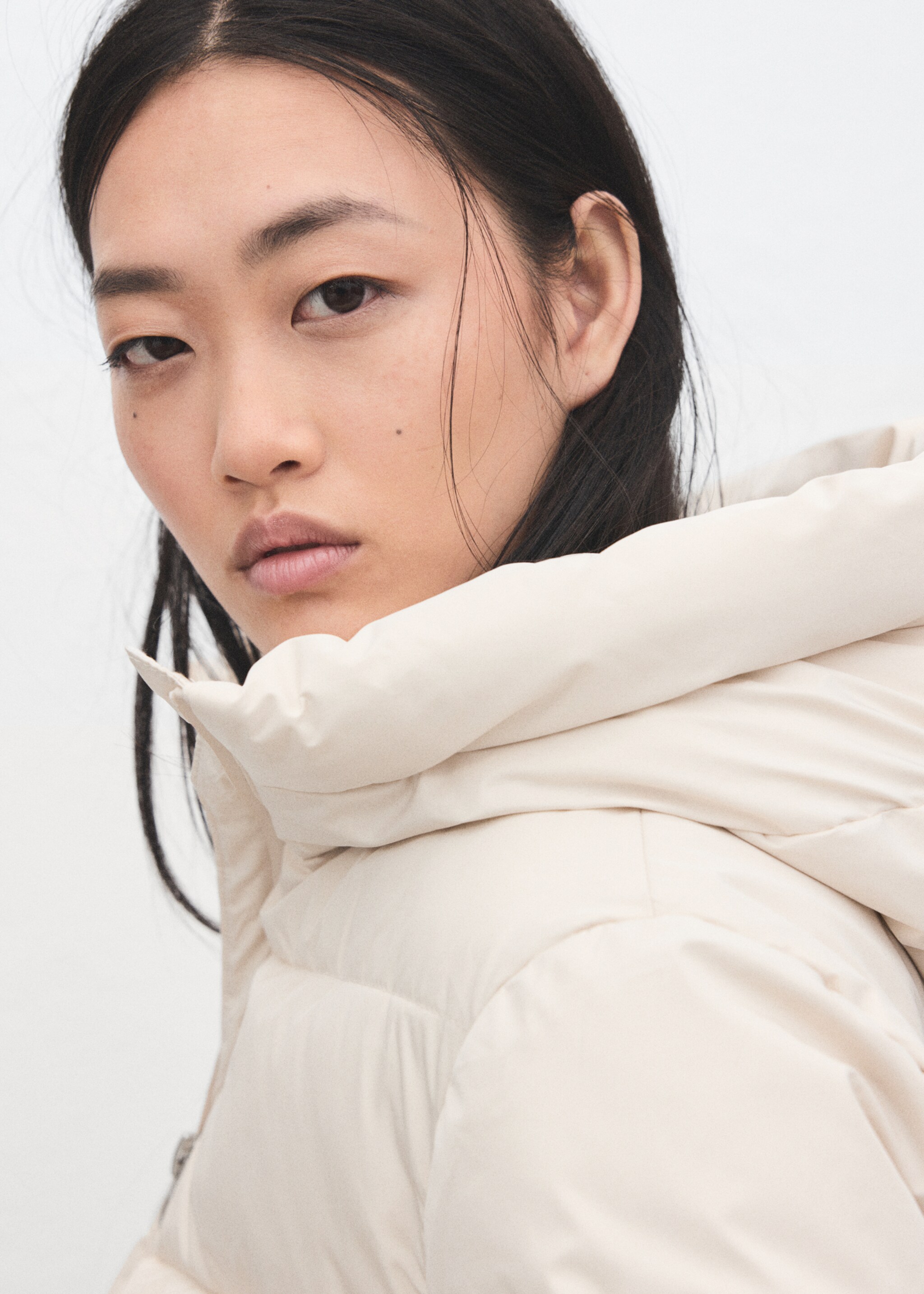 Hood puffer coat - Details of the article 1, Off White. Ref: 27061185-00.