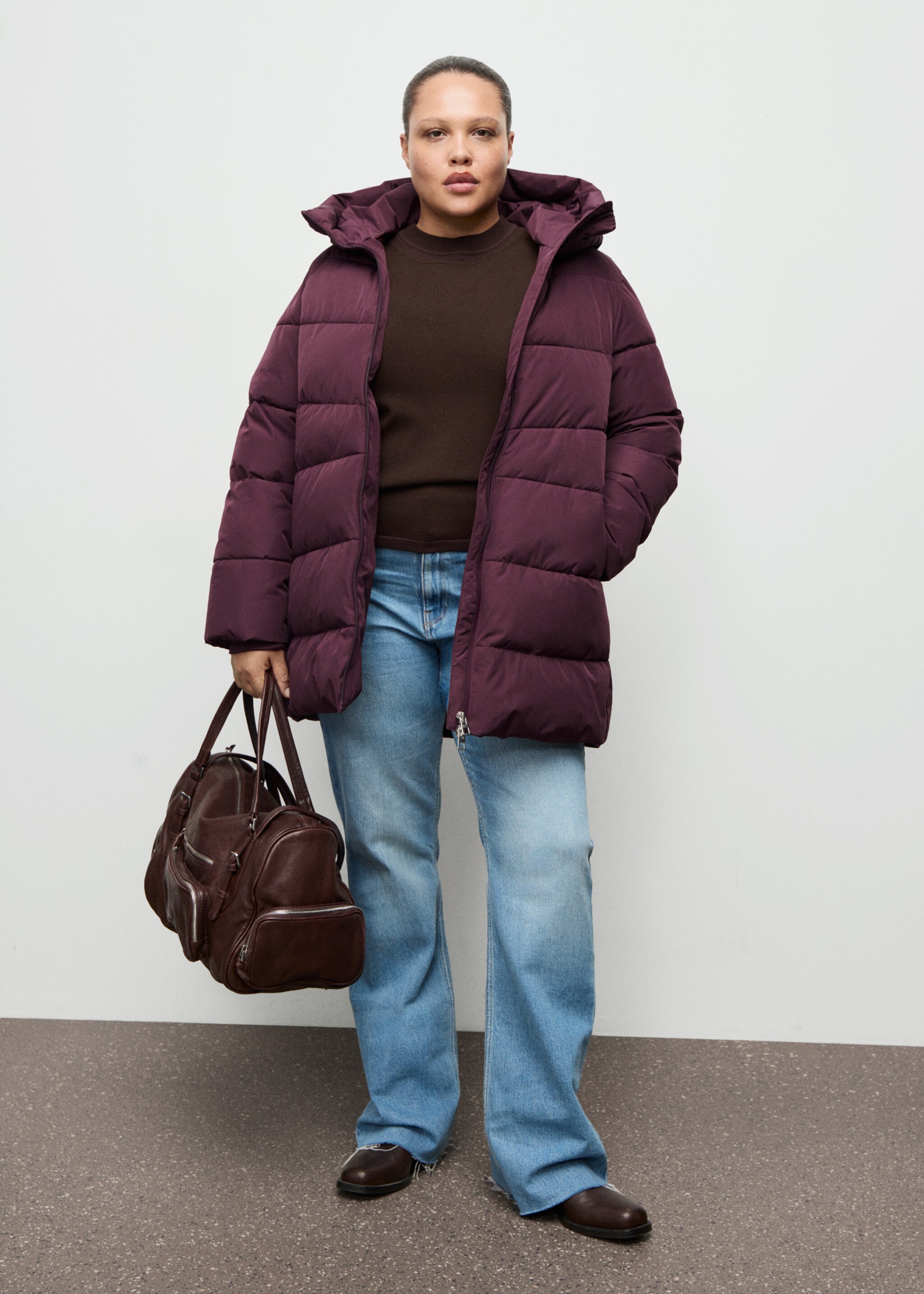 Hood puffer coat - Details of the article 3, Maroon. Ref: 27061185-00.