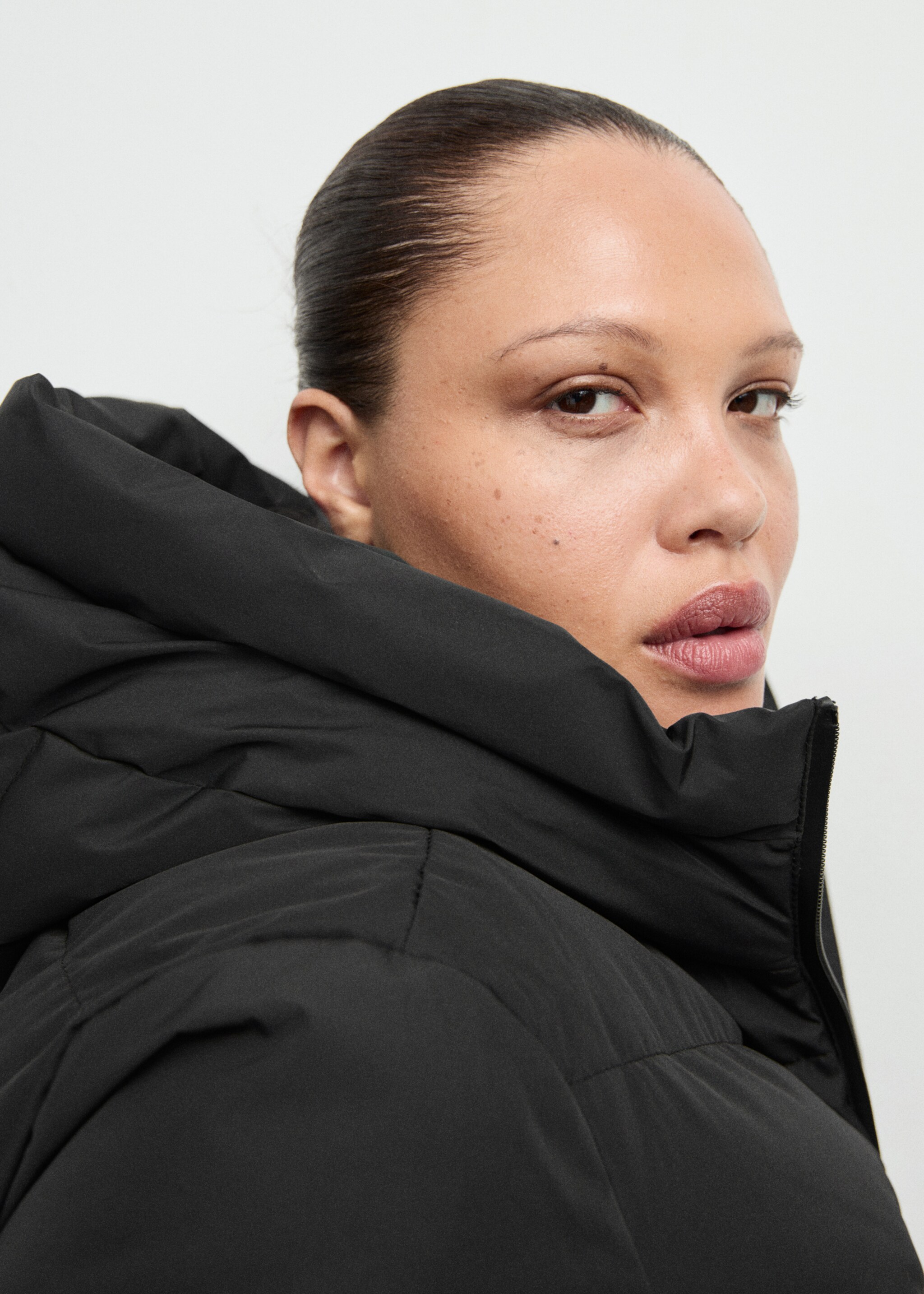 Hood puffer coat - Details of the article 4, Black. Ref: 27061185-00.