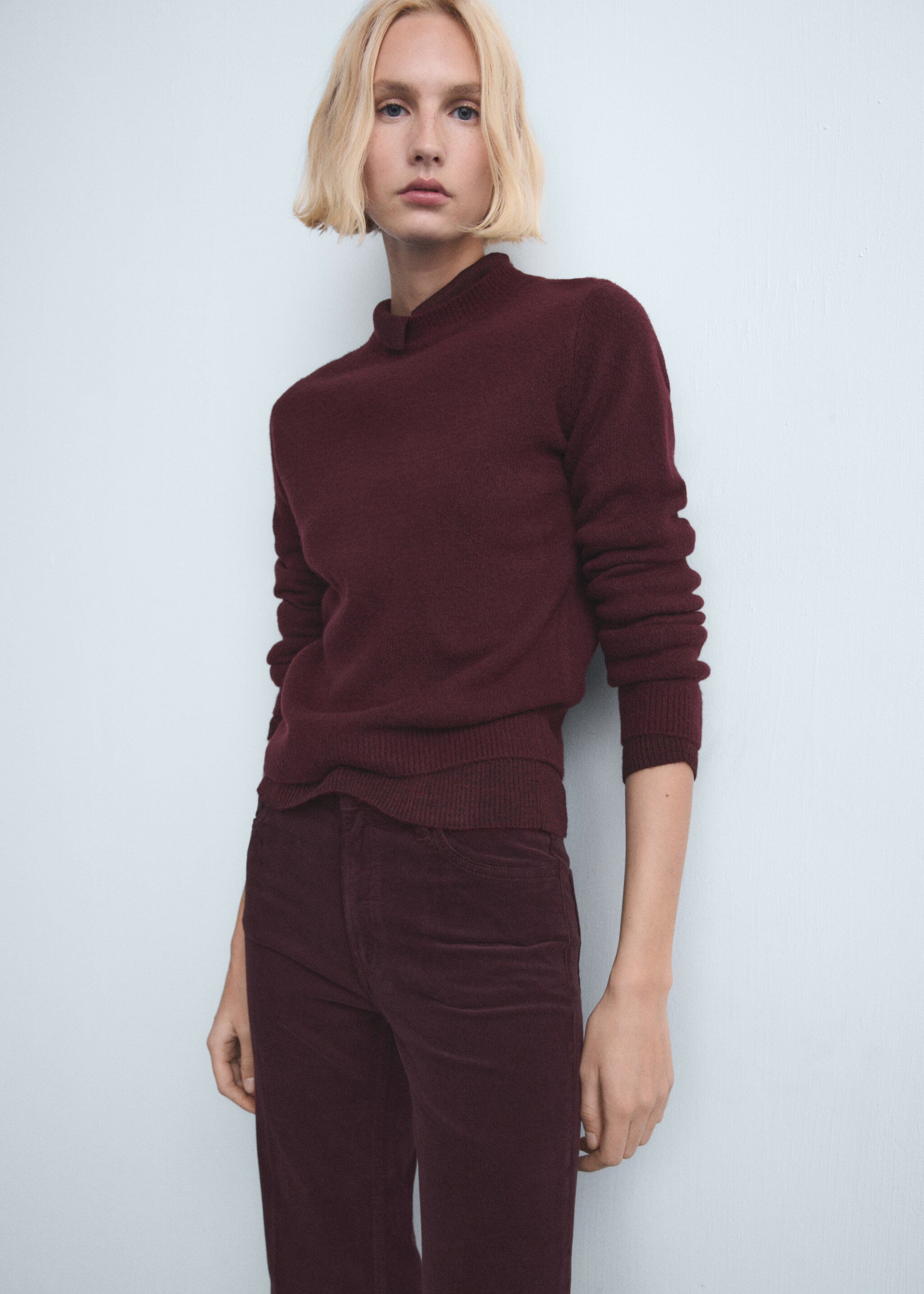 Corduroy flared jeans - Detail van het artikel 1, Wijnrood. Ref: 27061187-00.