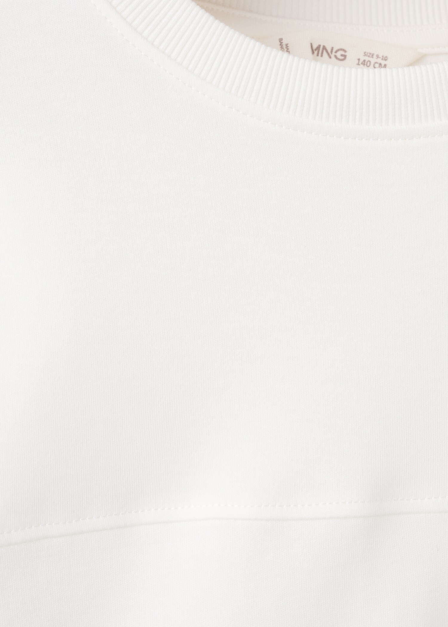 T-shirt with pocket and seam detail - Details of the article 8