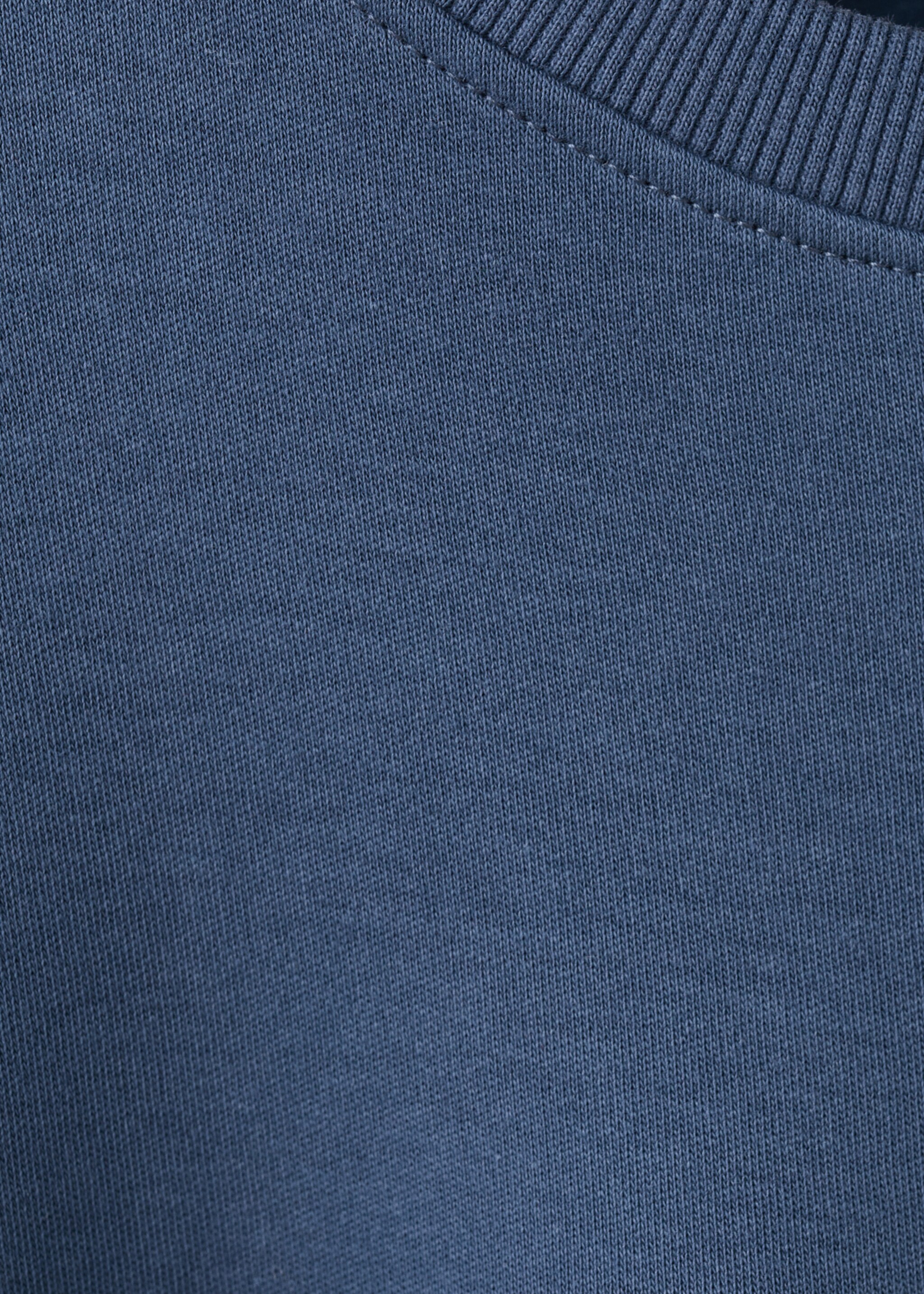 T-shirt with pocket and seam detail - Details of the article 0, Night Blue. Ref: 27061197-00.