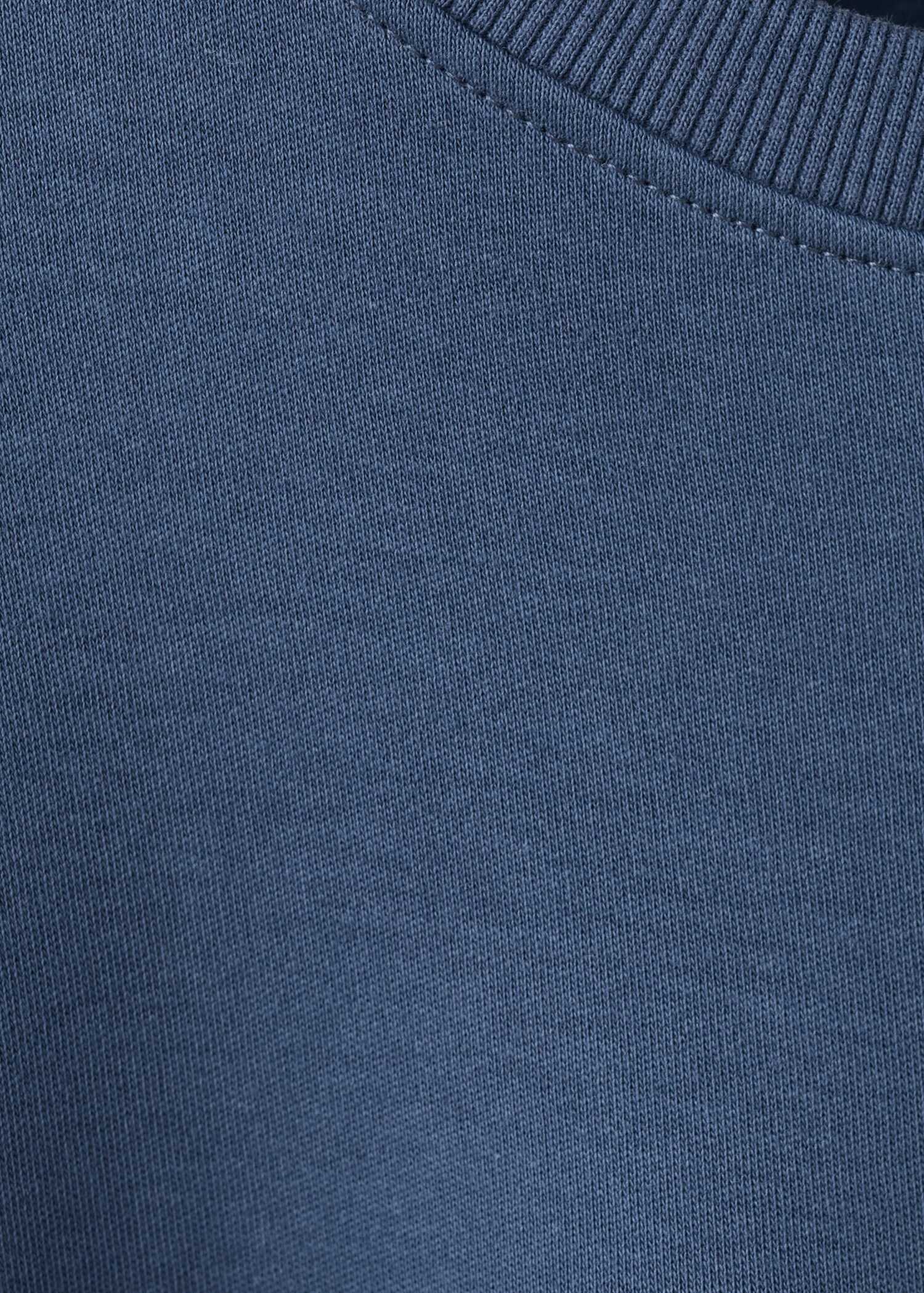 T-shirt with pocket and seam detail - Details of the article 0