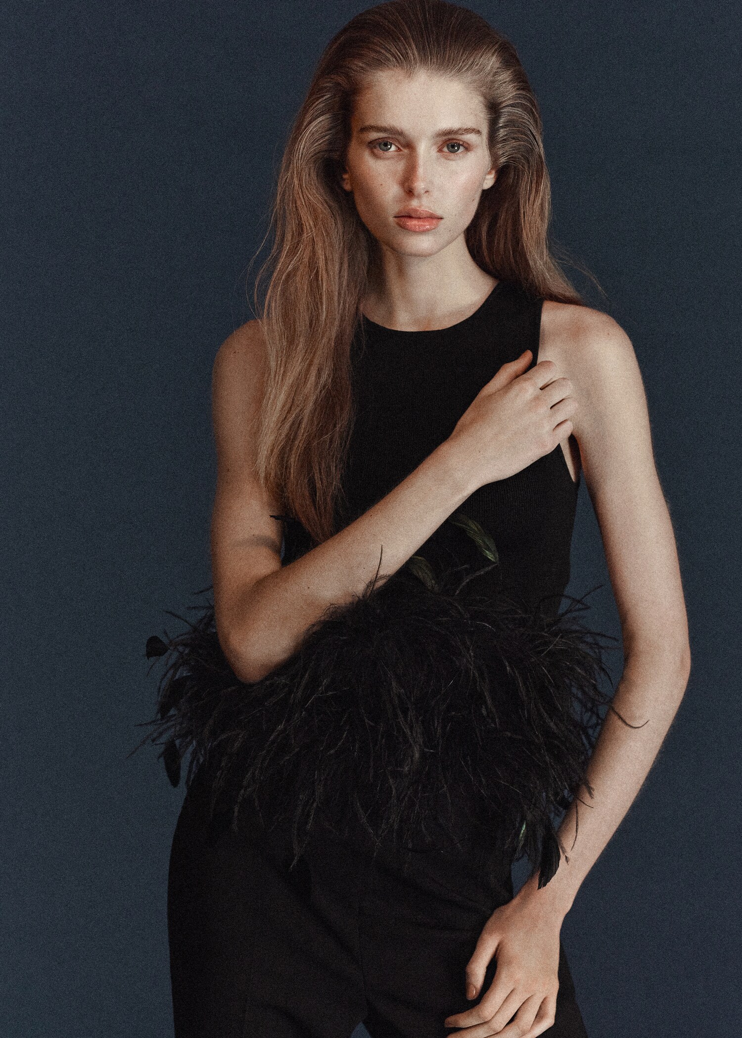 Knitted top with feather - Medium plane